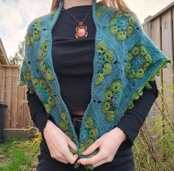 17913-blooming-garden-shawl-1.webp