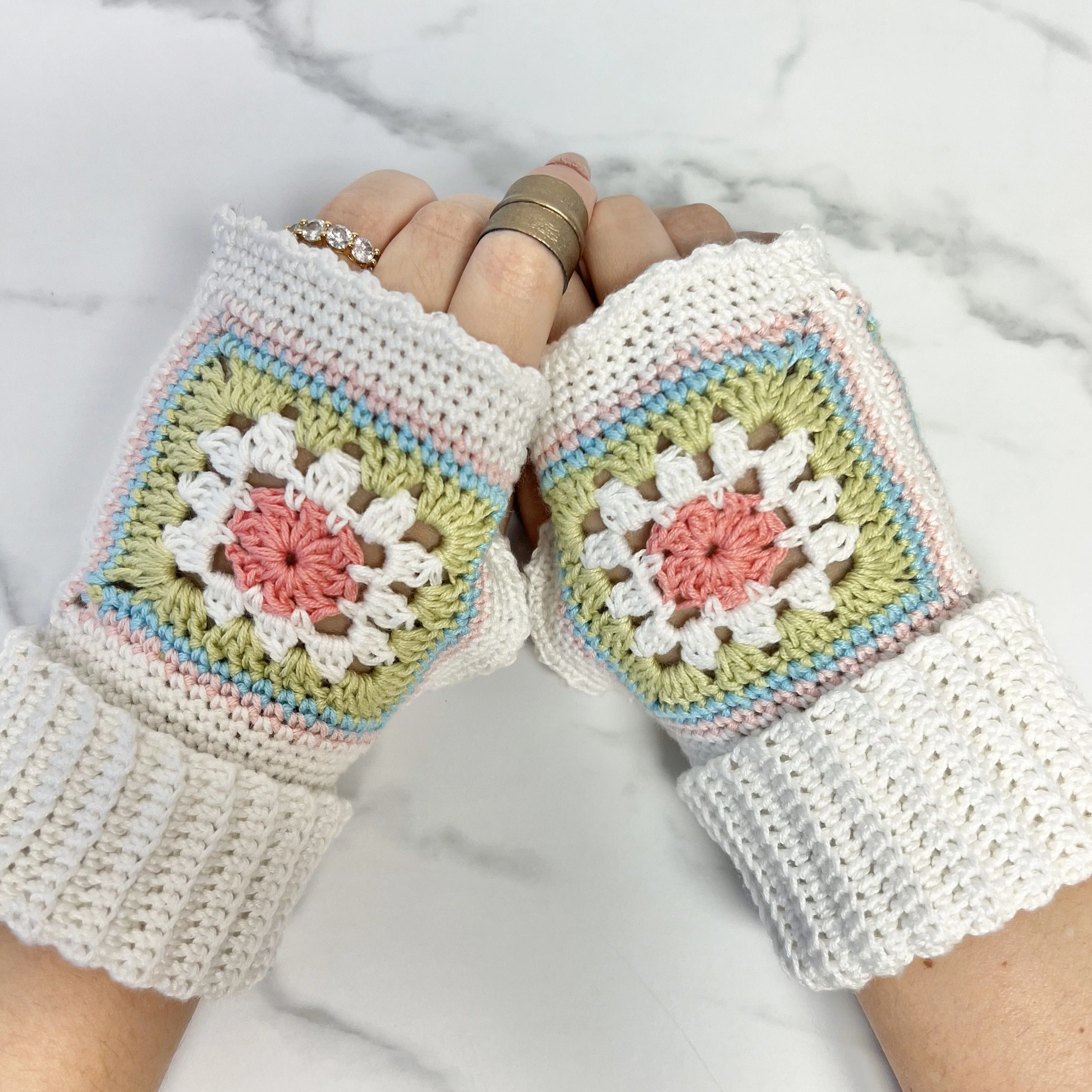 18318-dahlia-fingerless-gloves-1.webp