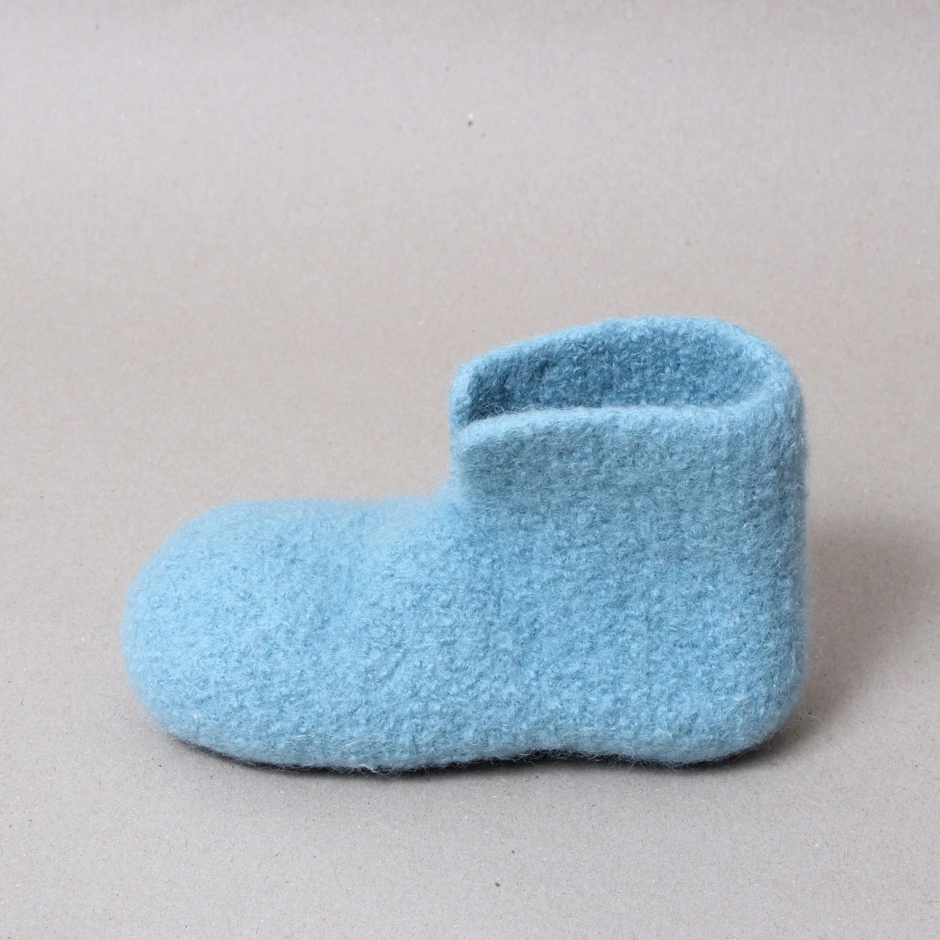 18336-chip-knitted-children-s-slippers-1.webp