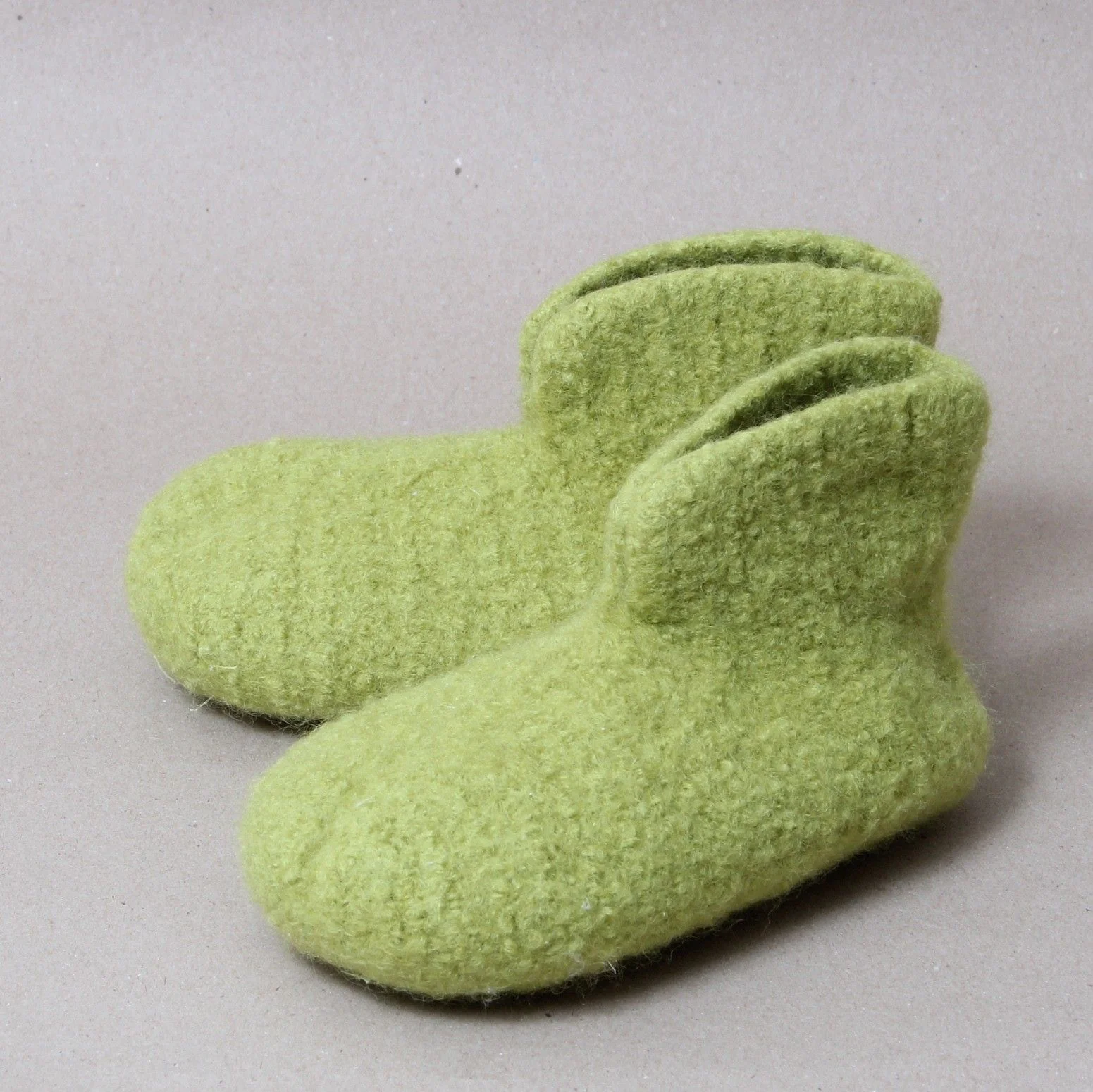 Chap - Crocheted childrenâs slippers
