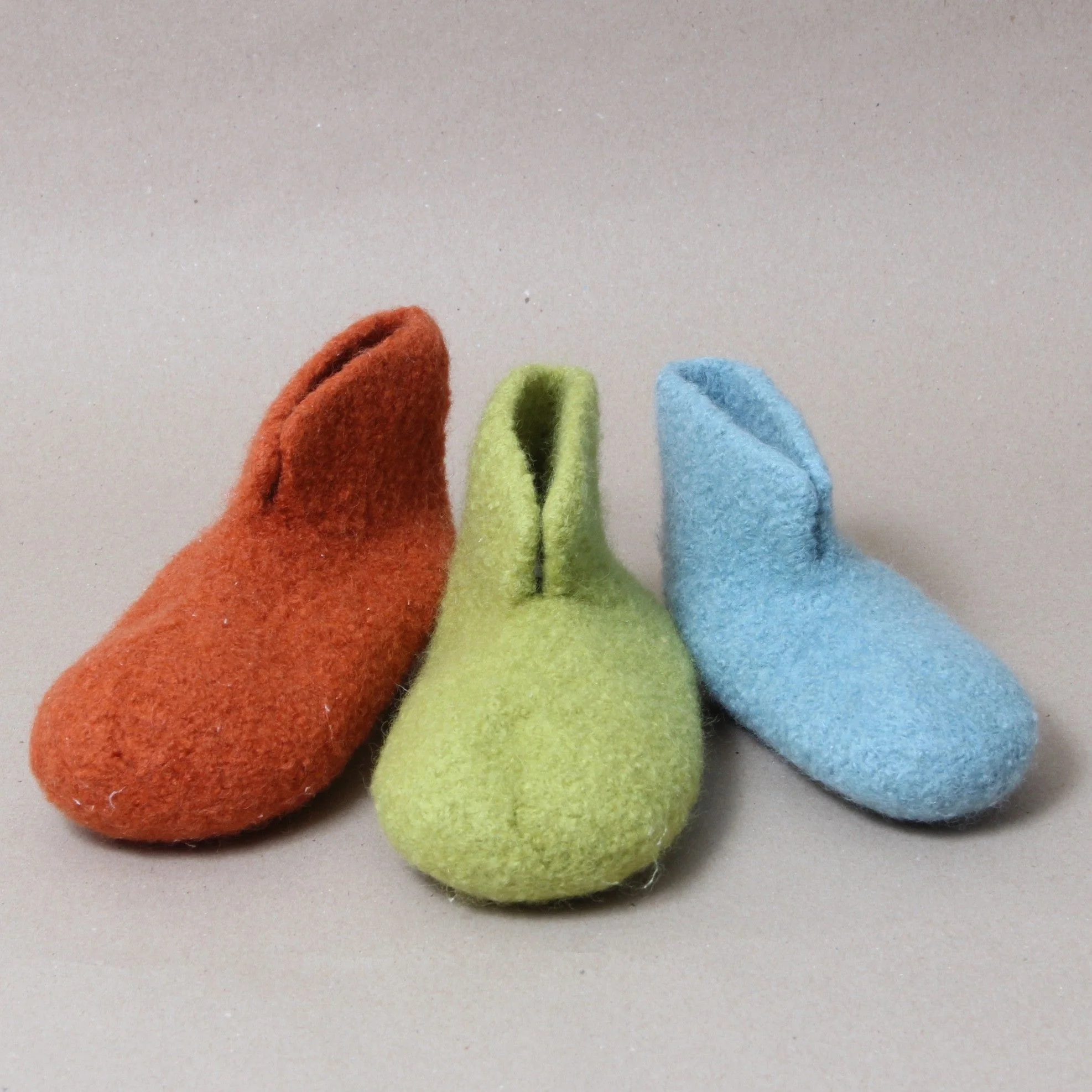 18349-chap-crocheted-children-s-slippers-1.webp