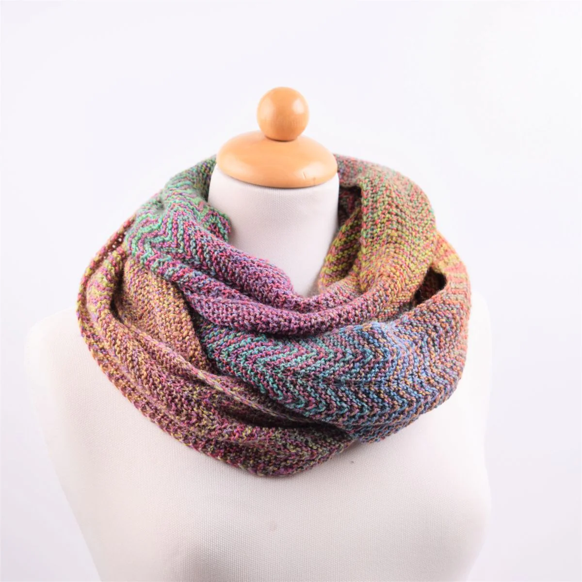 18533-scarf-in-zigzag-pattern-1.webp