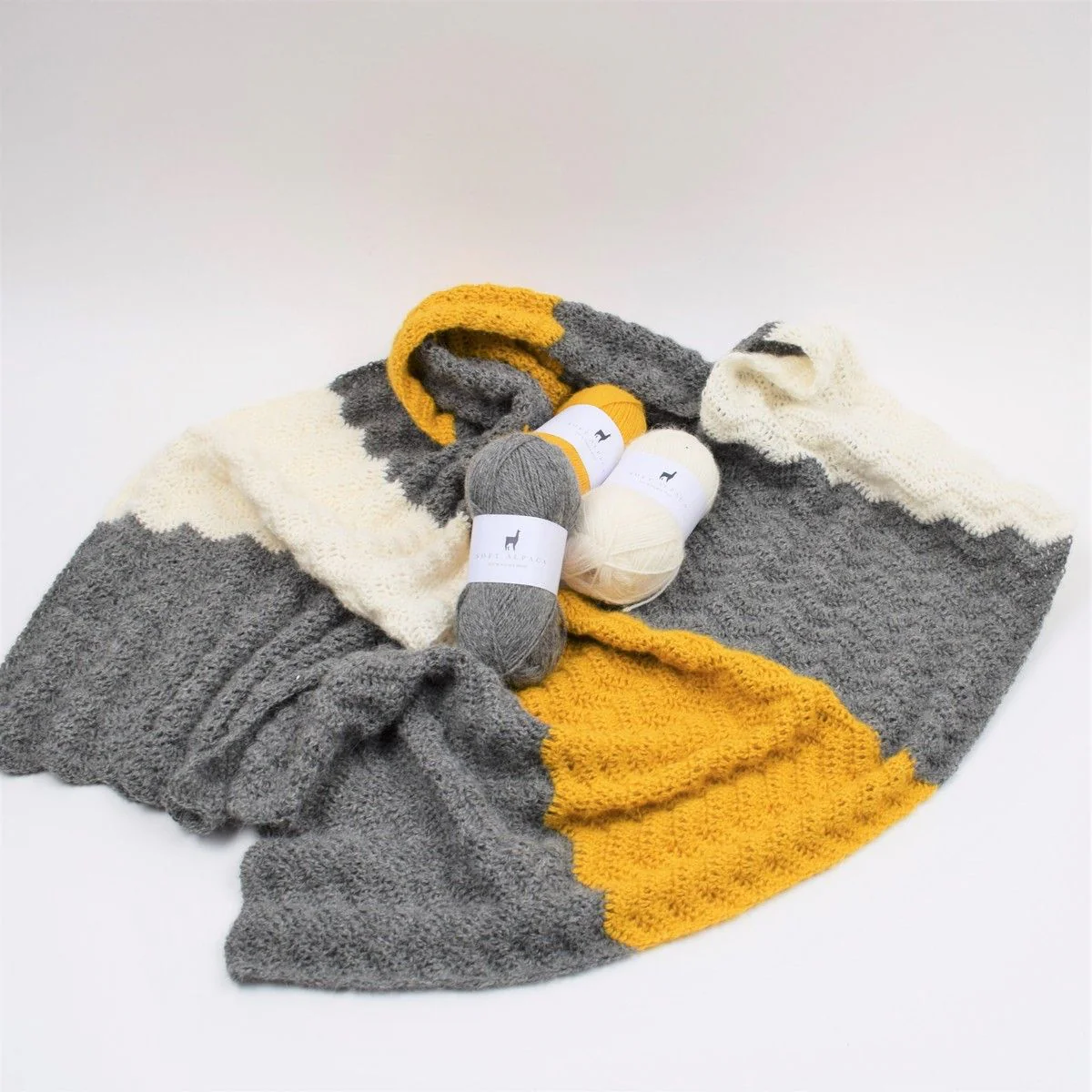 18534-alpaca-waves-scarf-1.webp