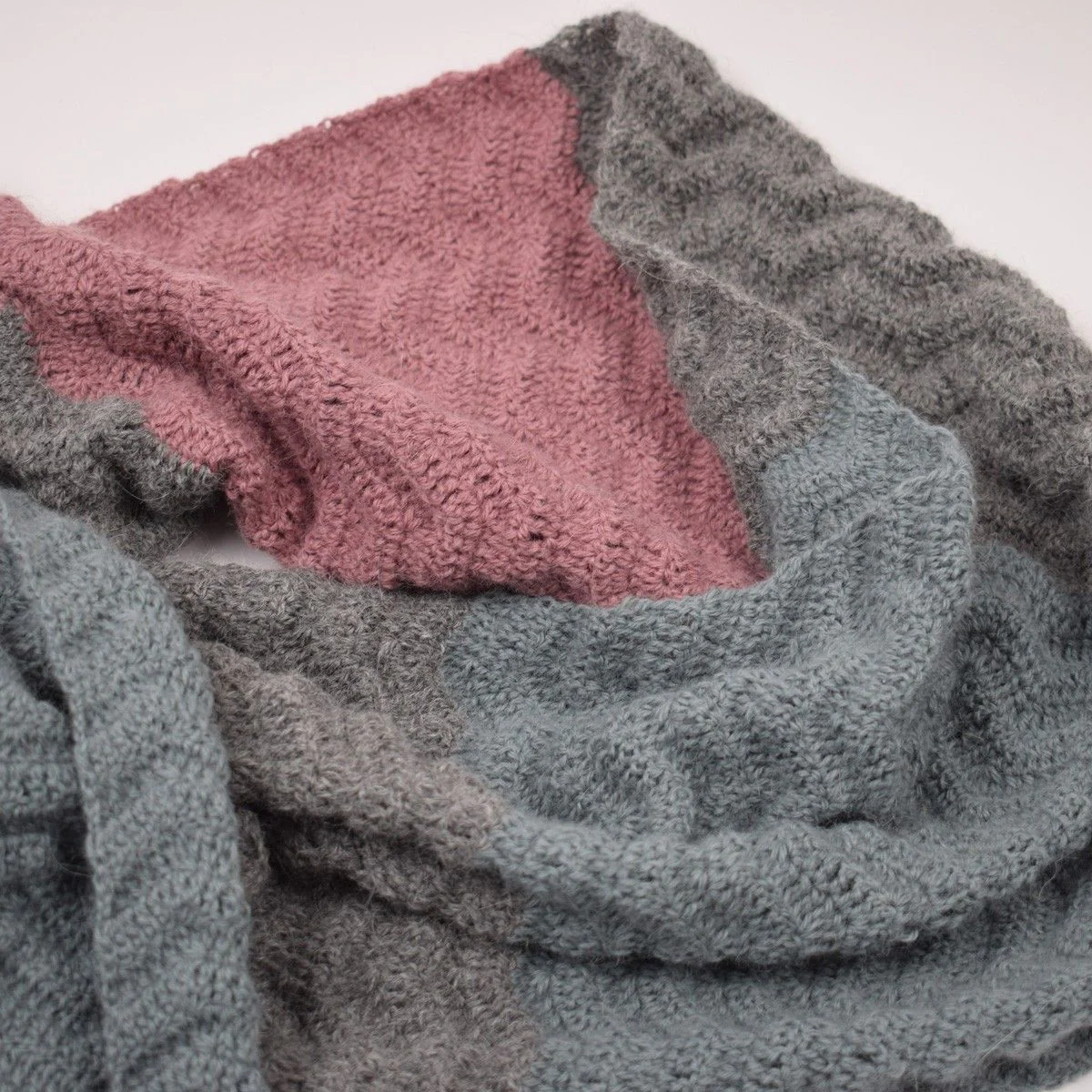 18534-alpaca-waves-scarf-1.webp