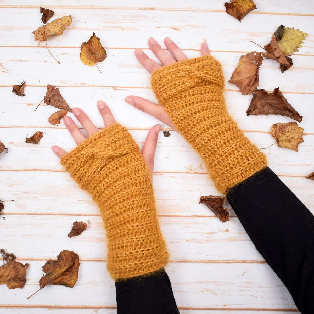 Nynne â Wrist Warmers