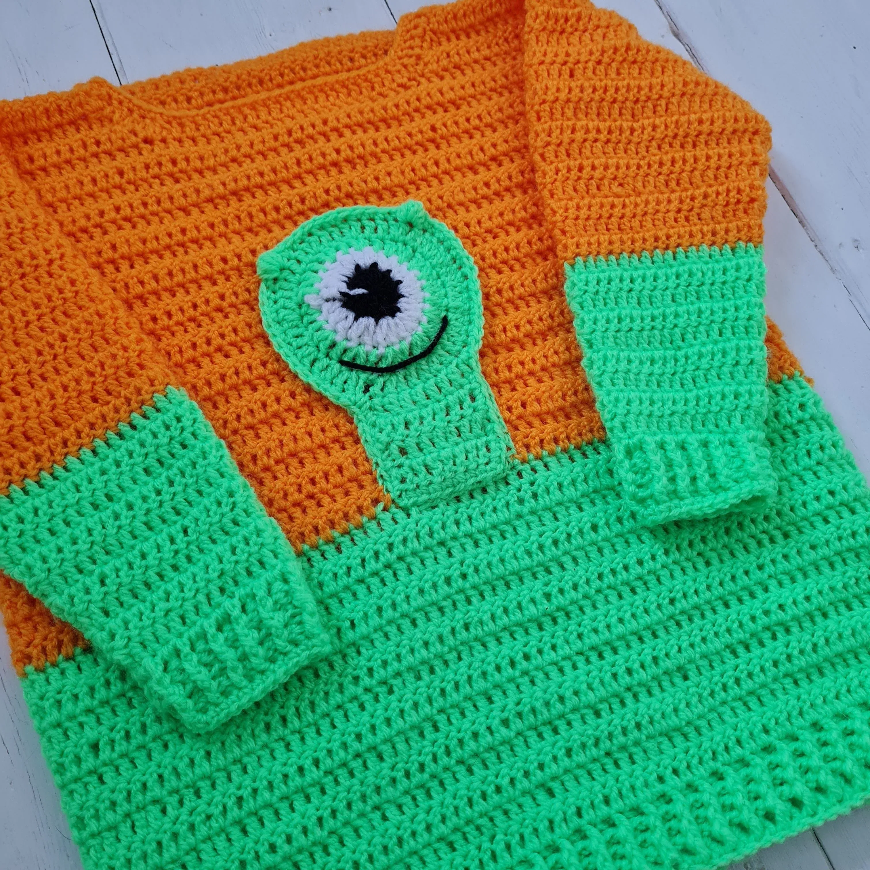 18540-alien-friend-children-s-sweater-1.webp