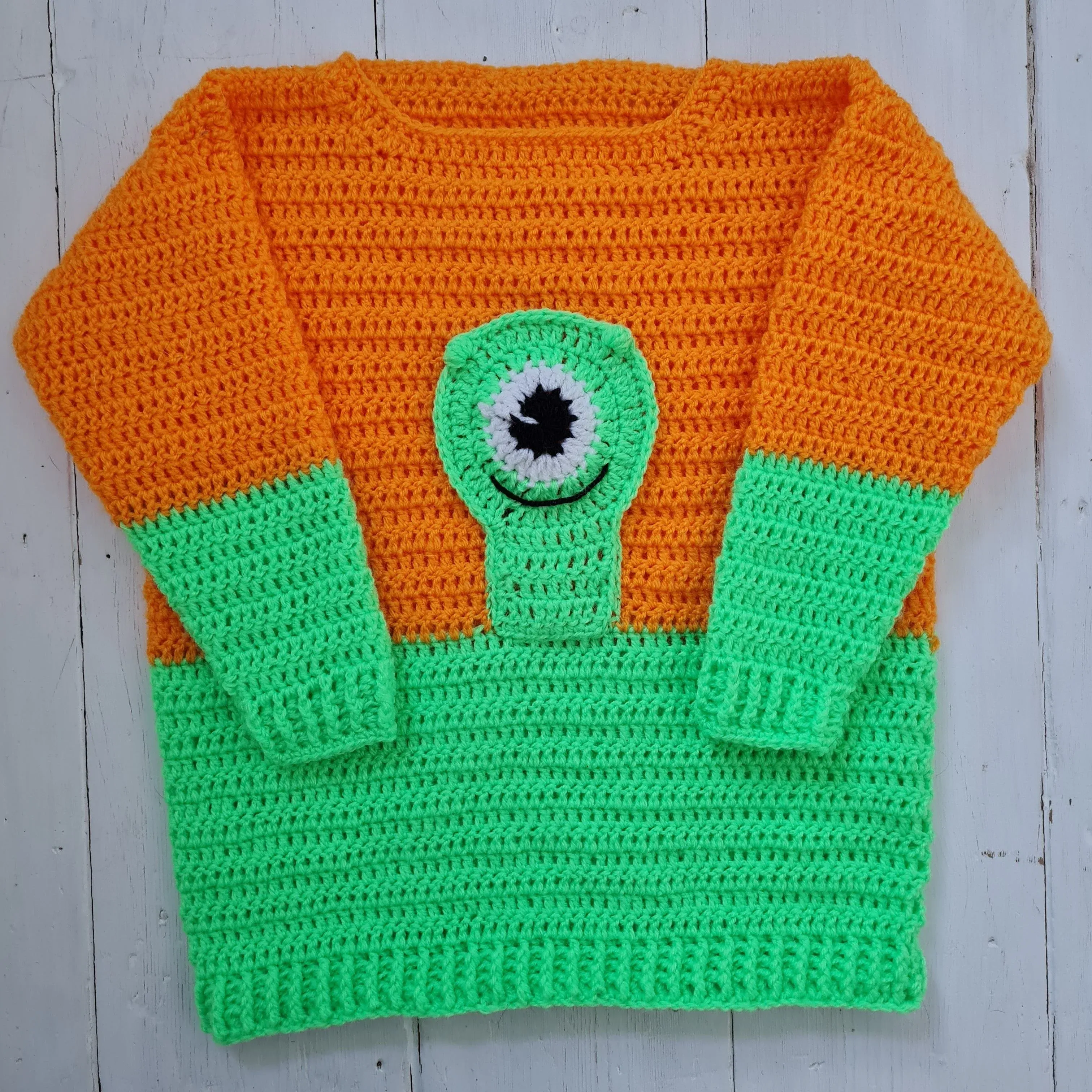 18540-alien-friend-children-s-sweater-1.webp