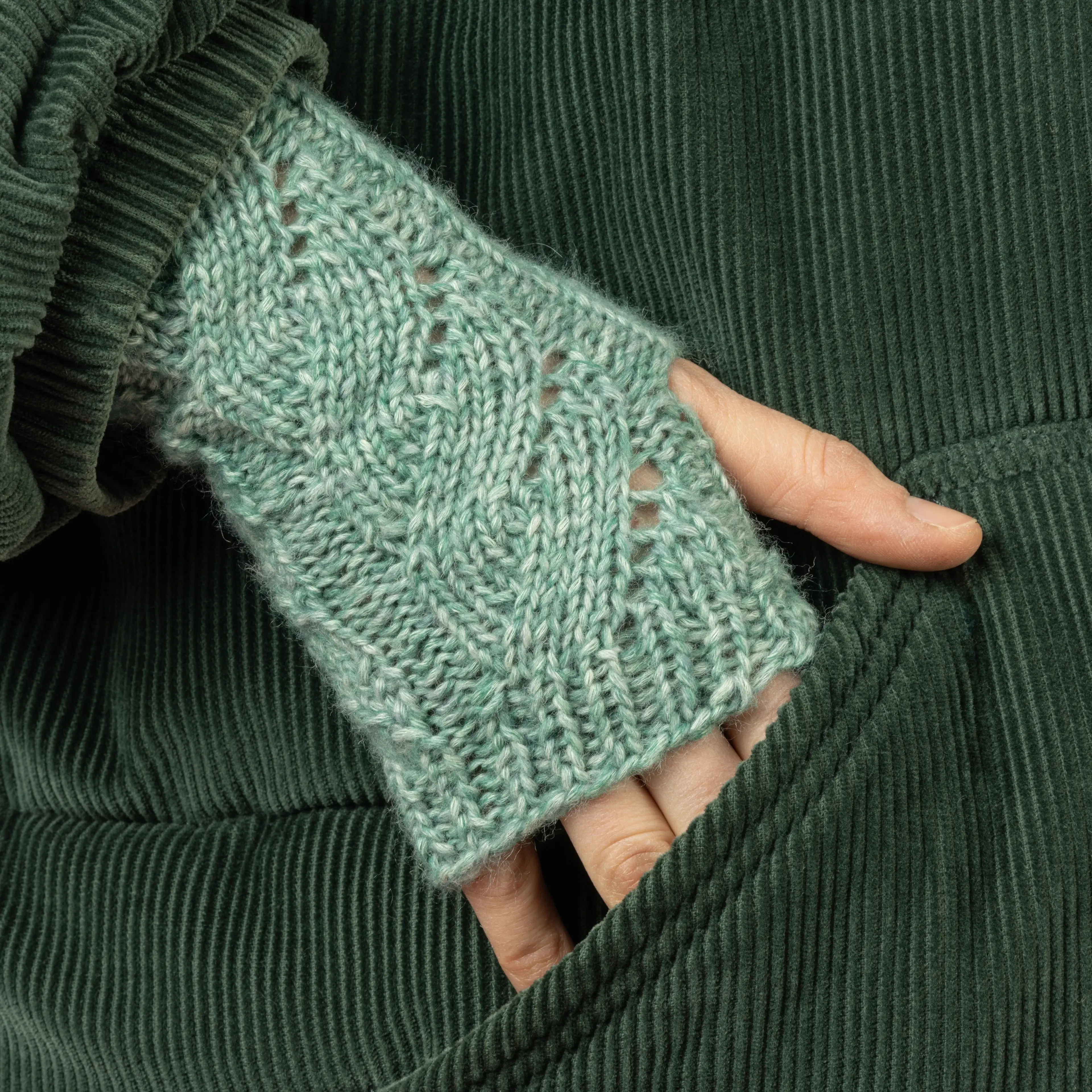 18642-currant-wrist-warmers-1.webp