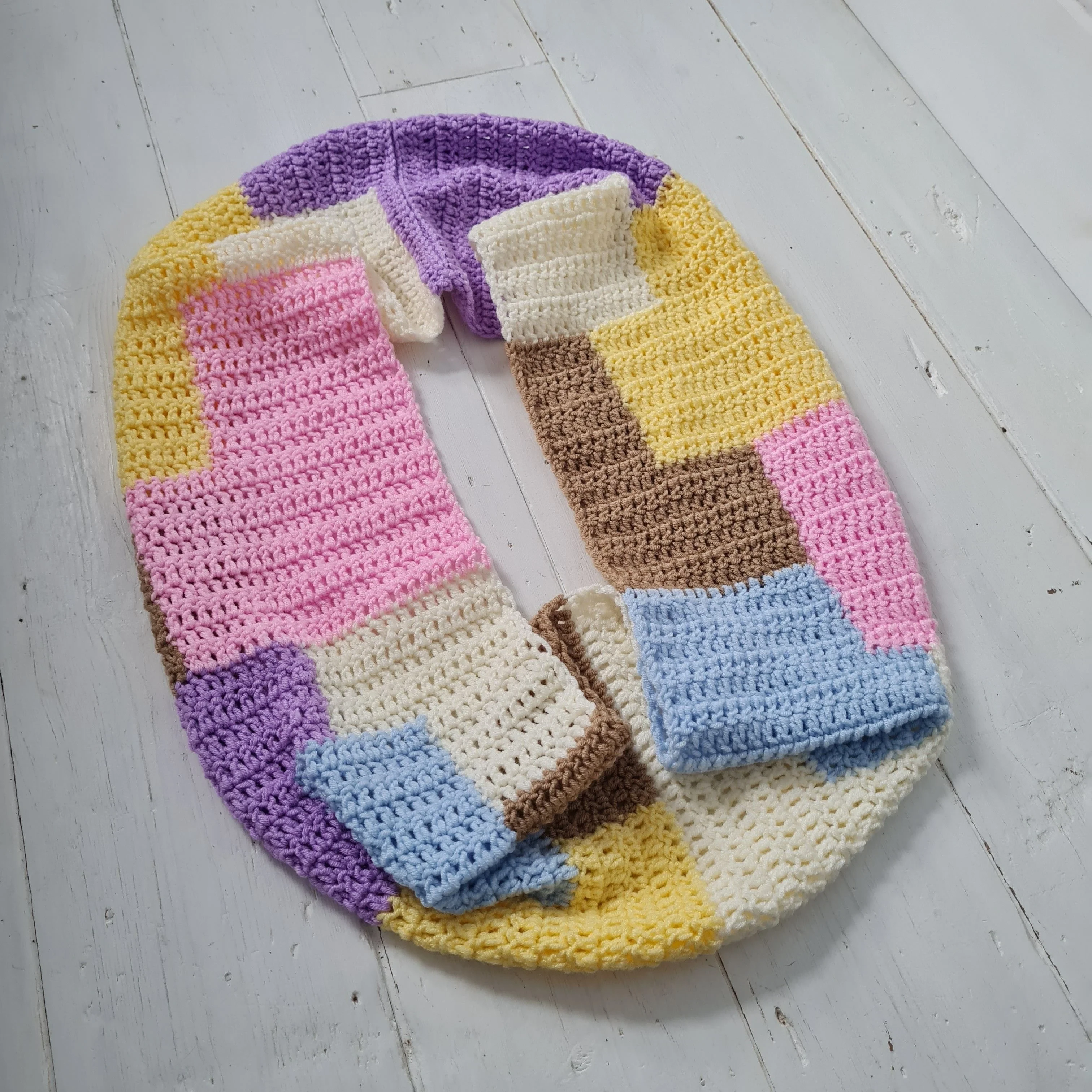18681-patchy-infinity-scarf-1.webp