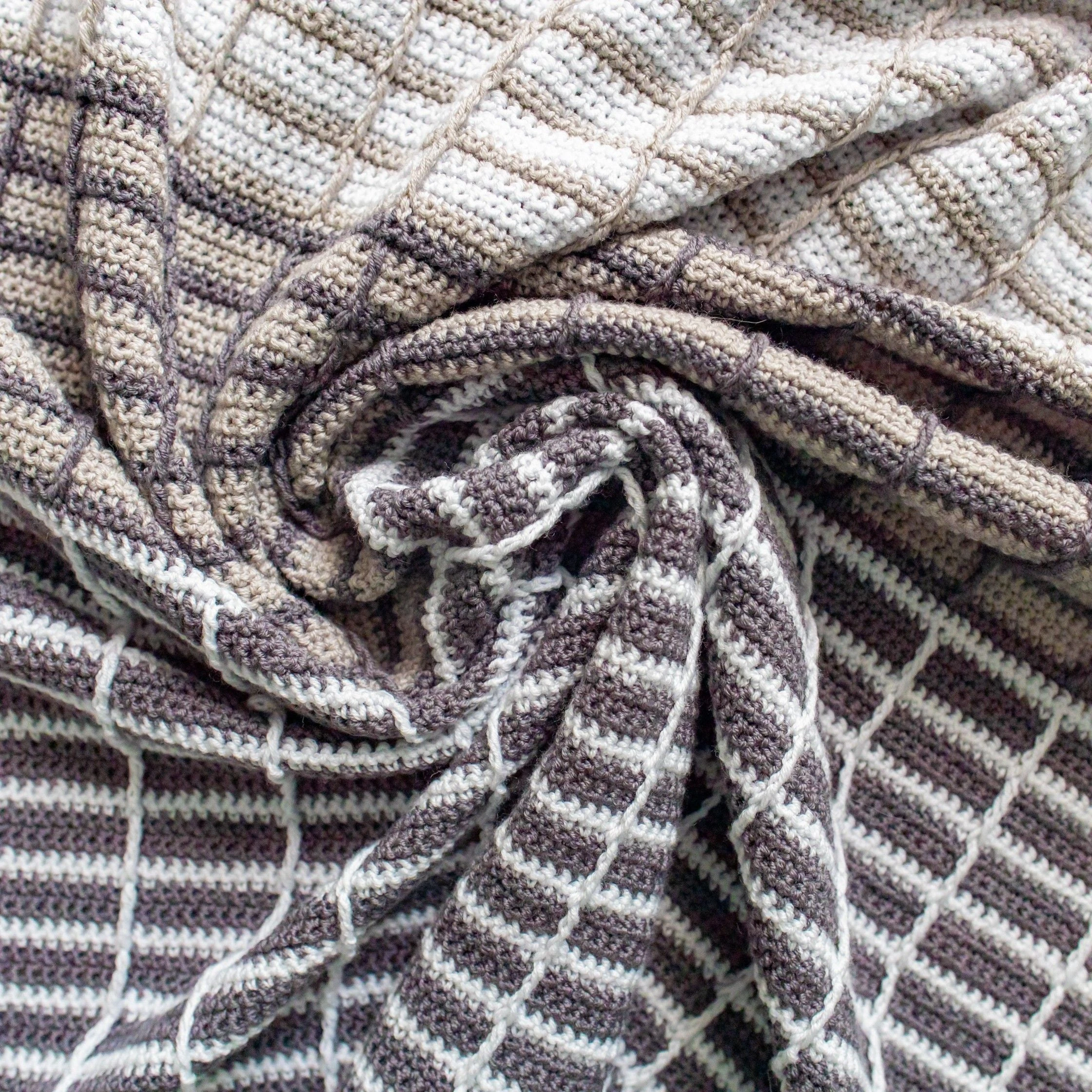 18781-norse-zen-poncho-1.webp