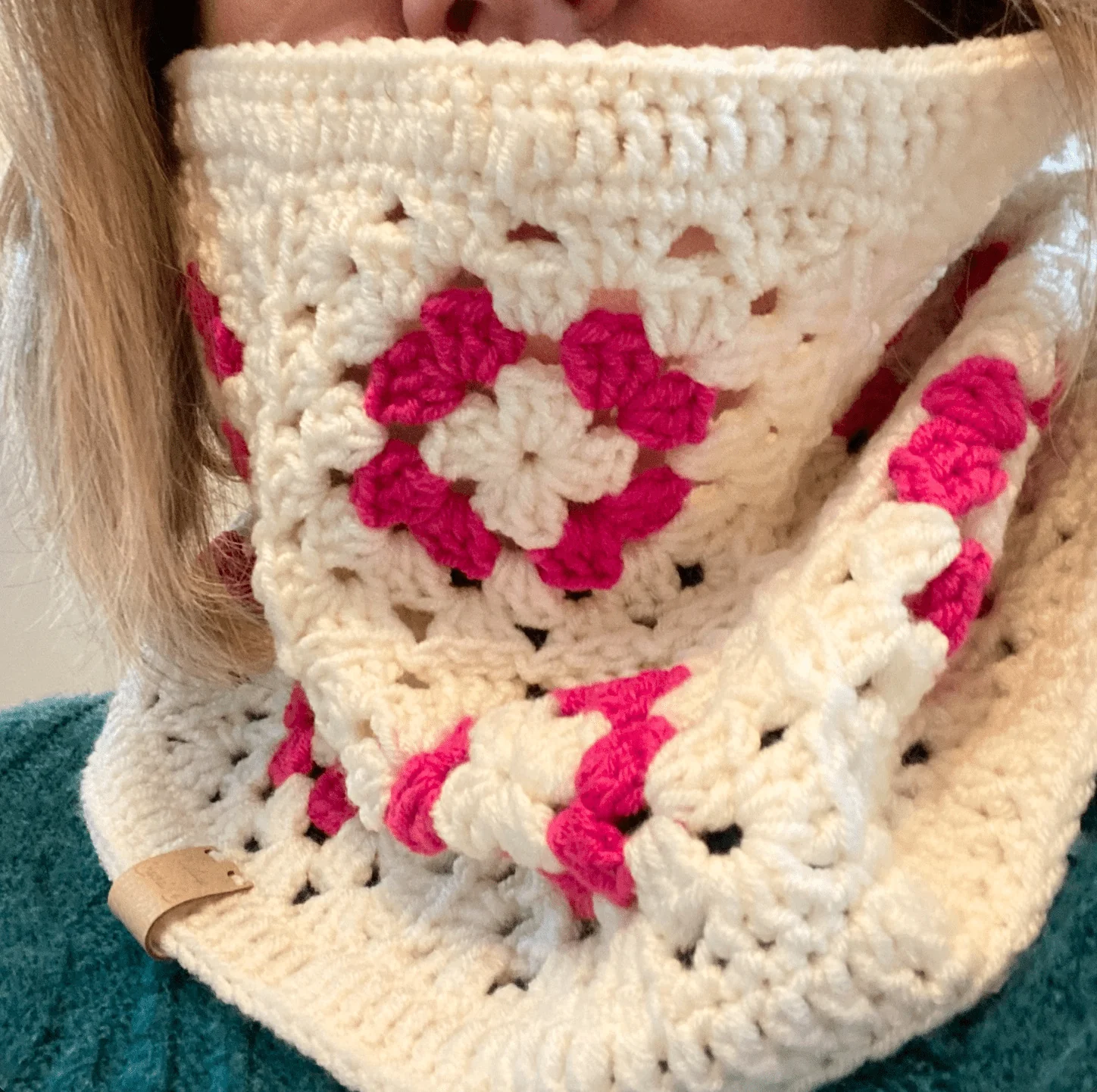 18901-circle-of-hearts-cowl-1.jpg