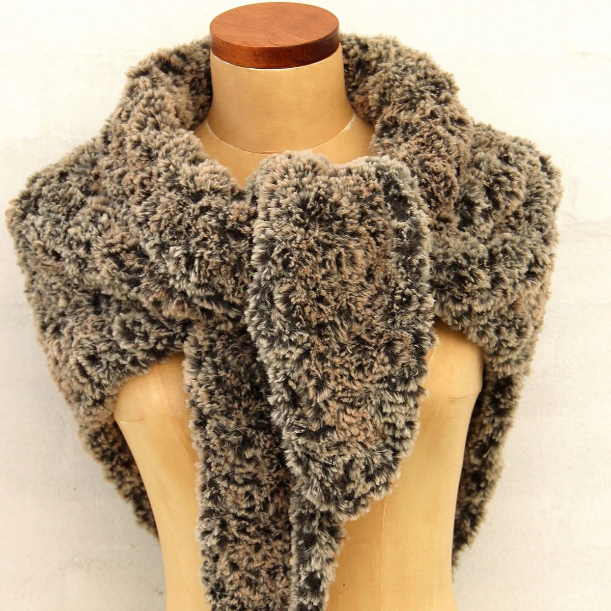 Granny Shawl Fur Lux