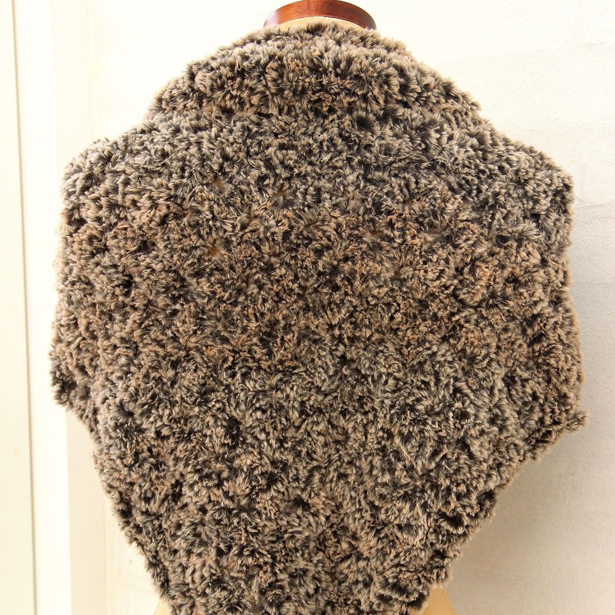 19399-granny-shawl-fur-lux-1.webp