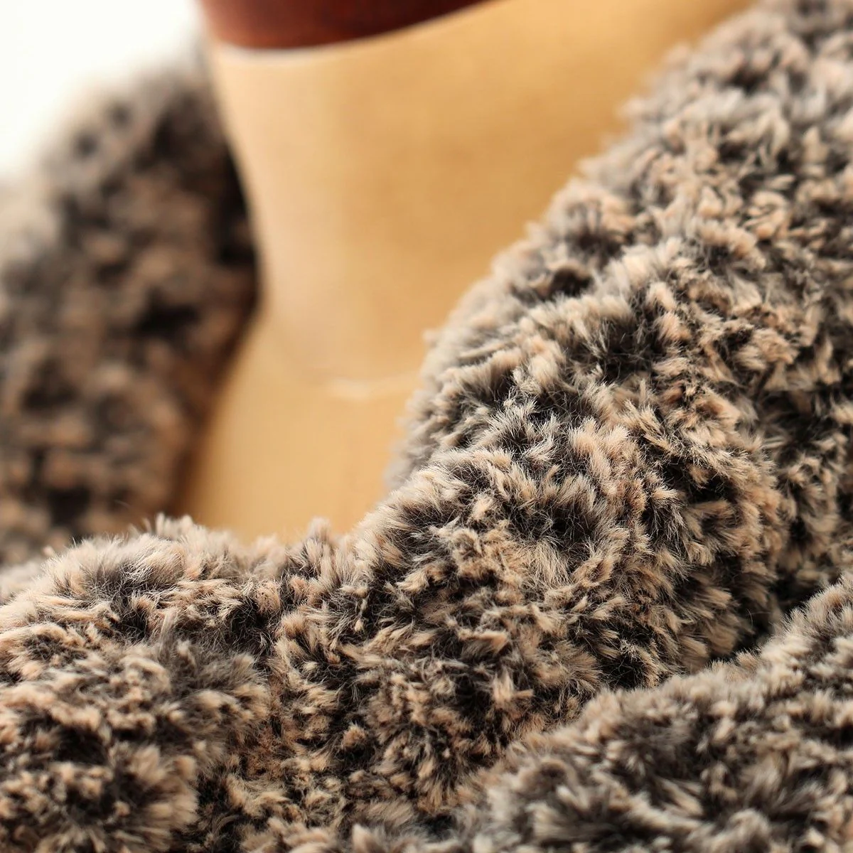 19399-granny-shawl-fur-lux-1.webp