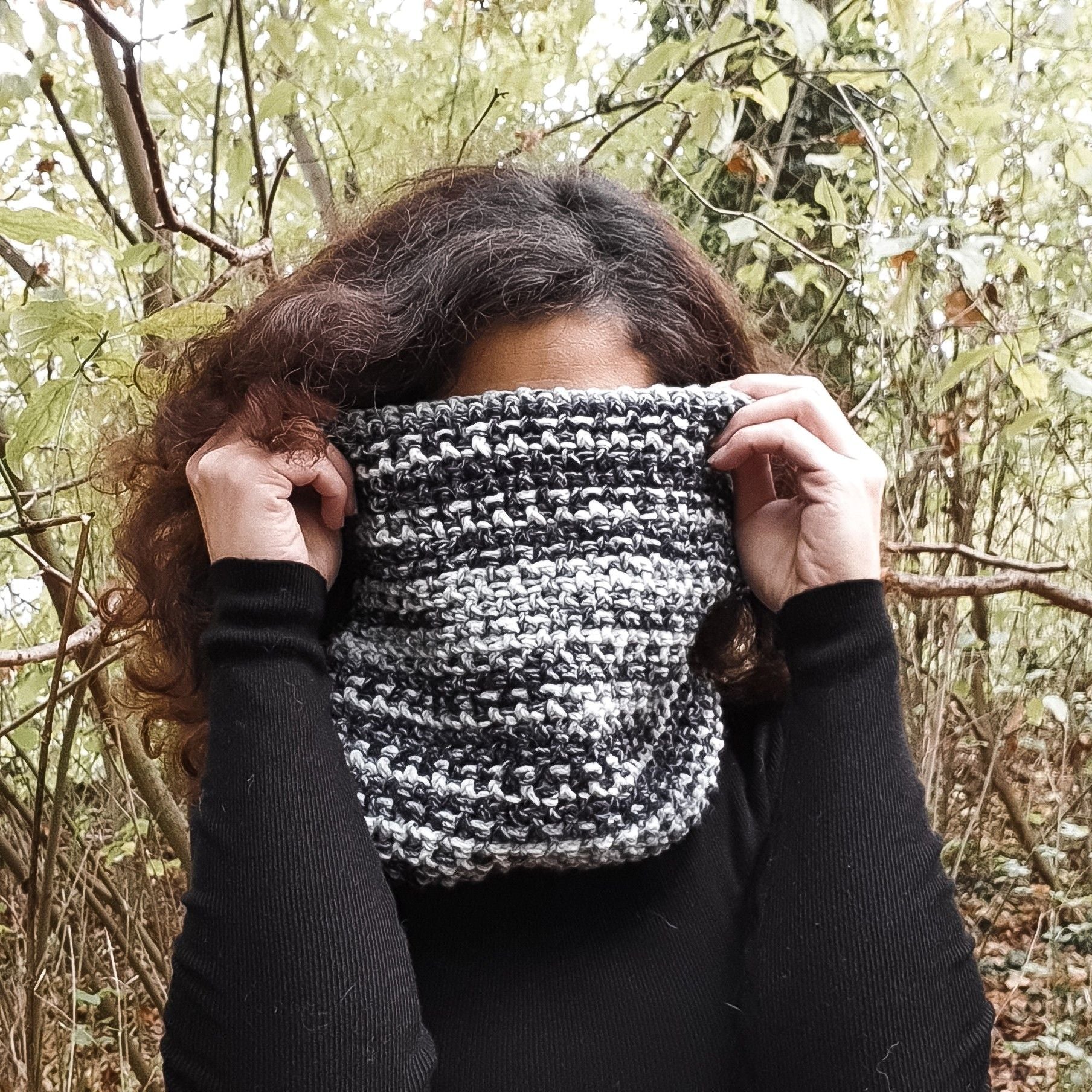 19603-salt-and-pepper-cowl-1.webp