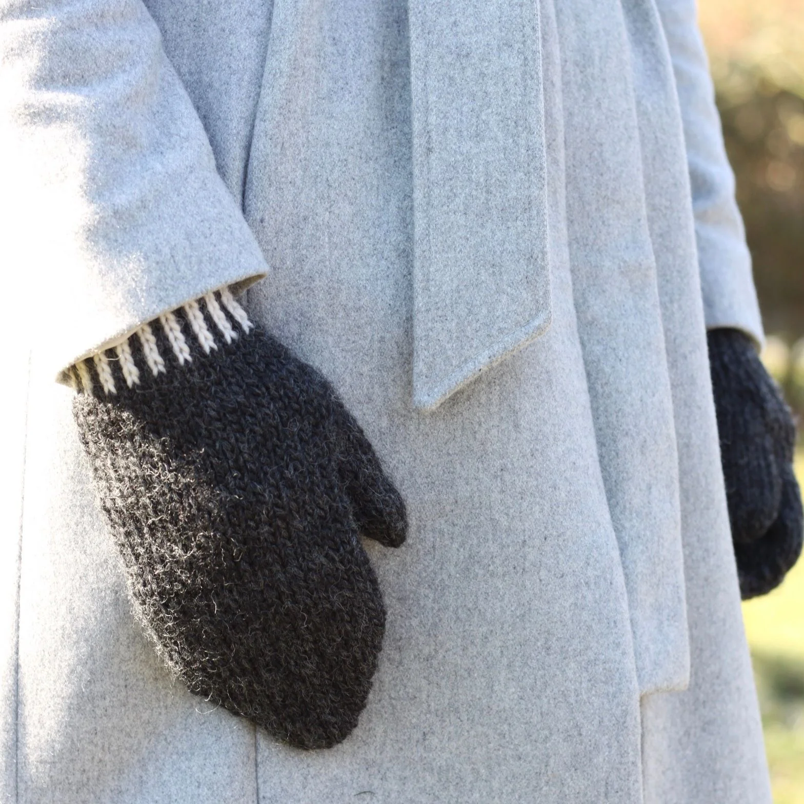 19894-happy-mittens-1.webp