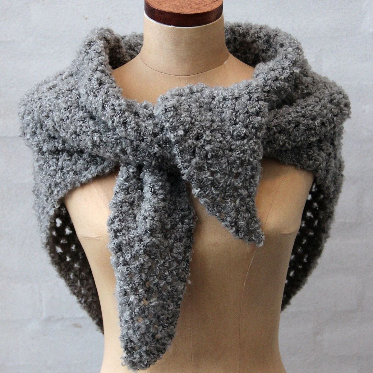 20064-granny-shawl-curly-1.webp