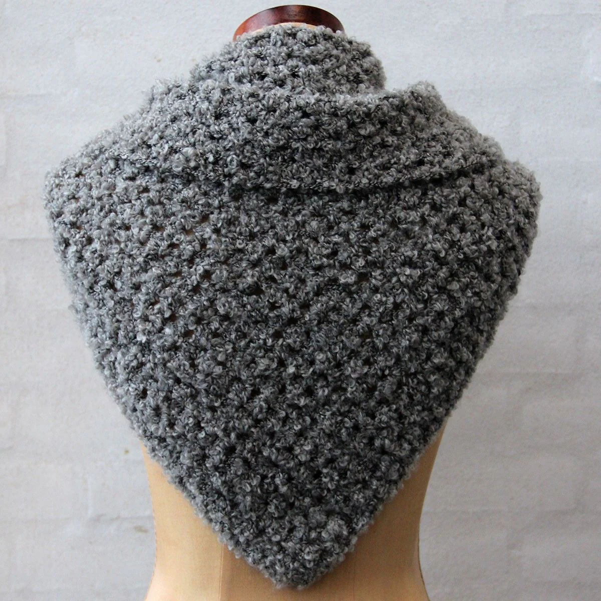 20064-granny-shawl-curly-1.webp