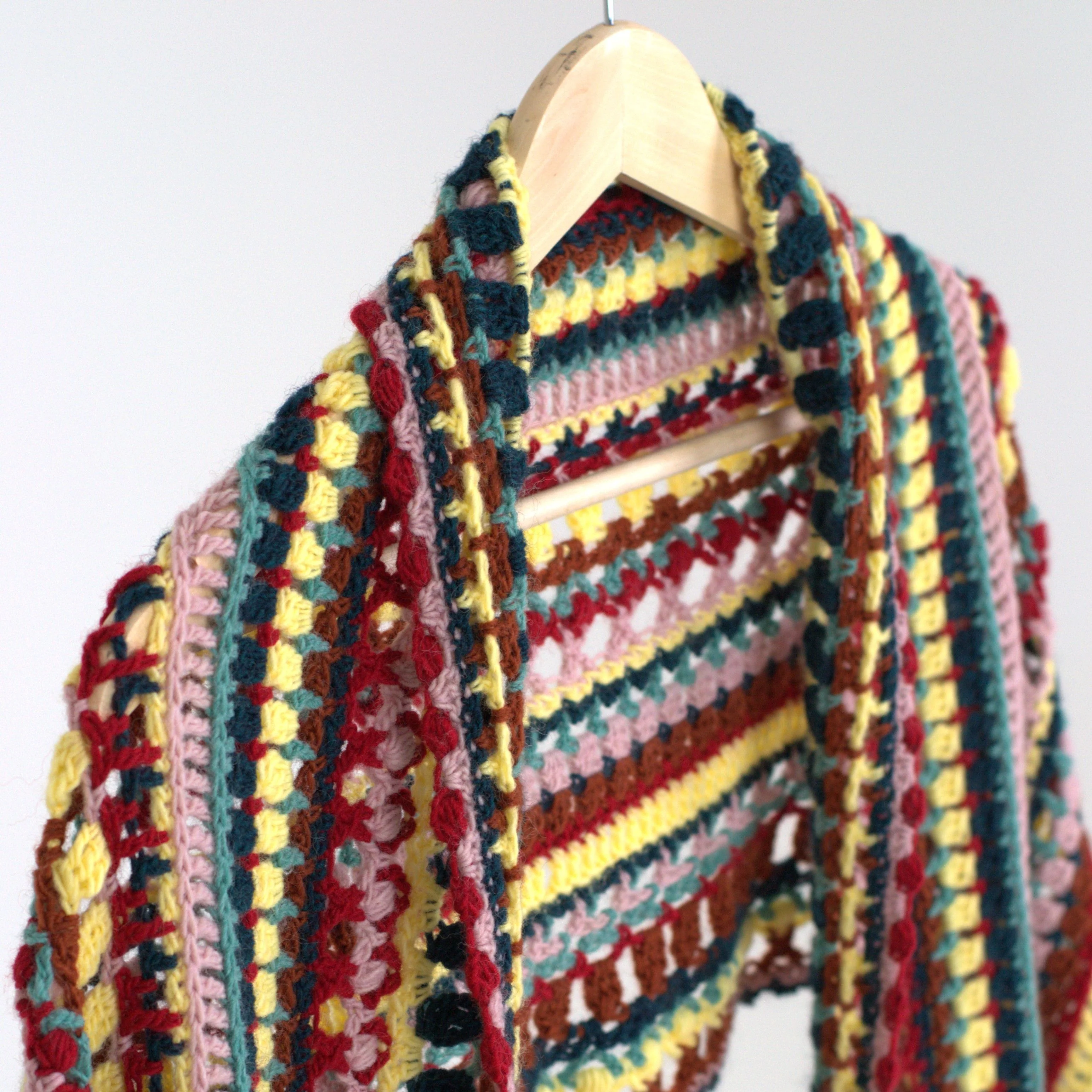 20240-serene-stripes-scarf-1.webp