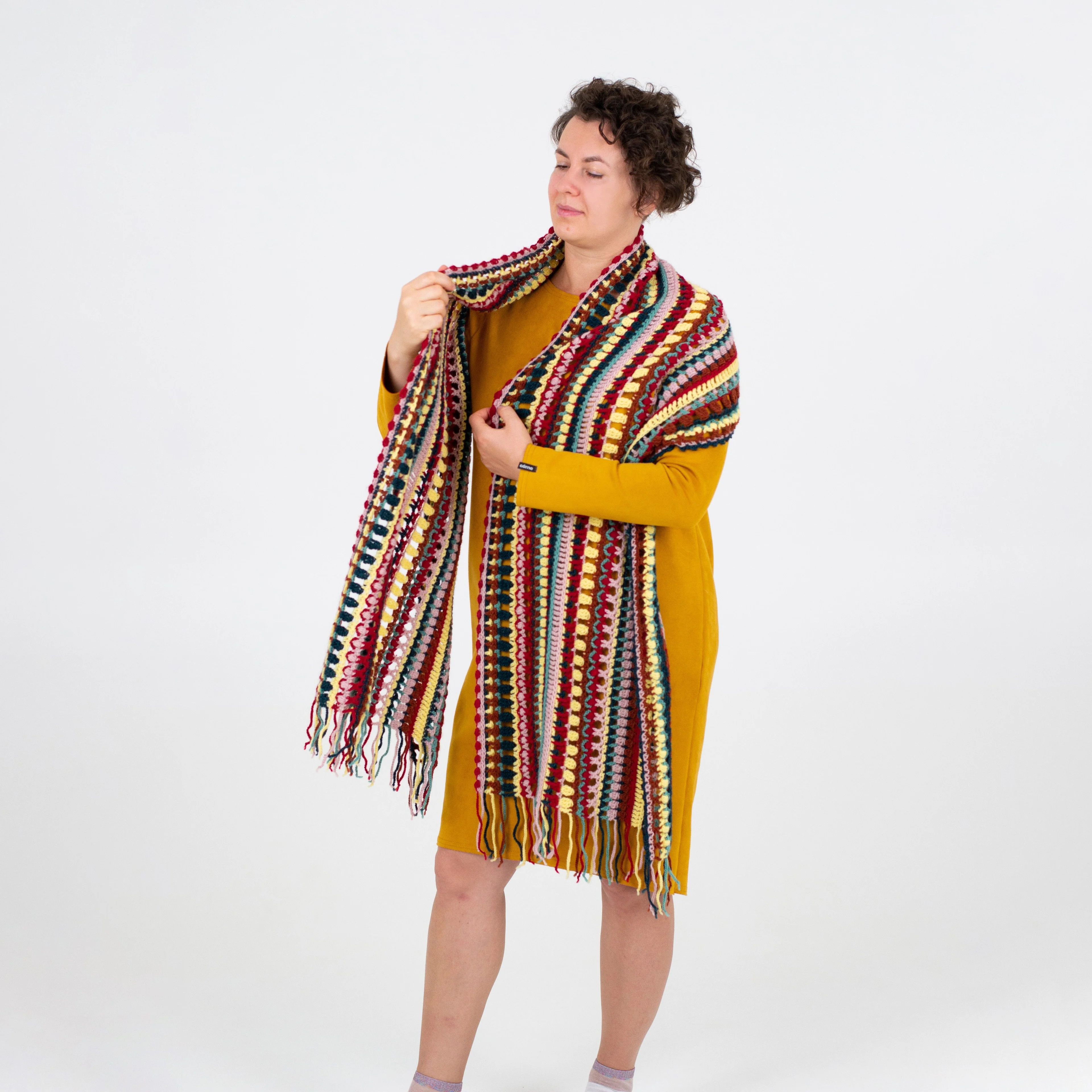 20240-serene-stripes-scarf-1.webp