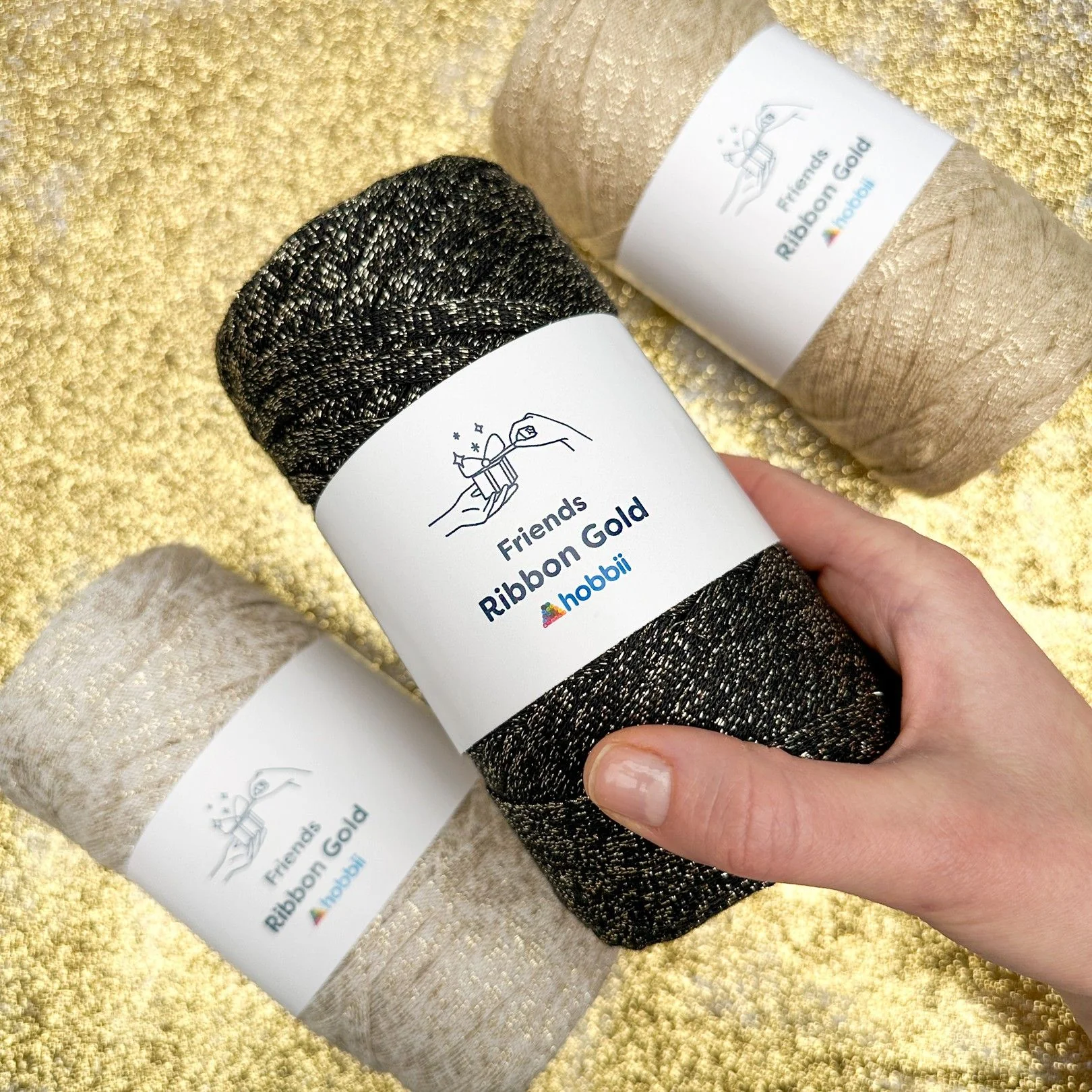 Friends Ribbon Gold