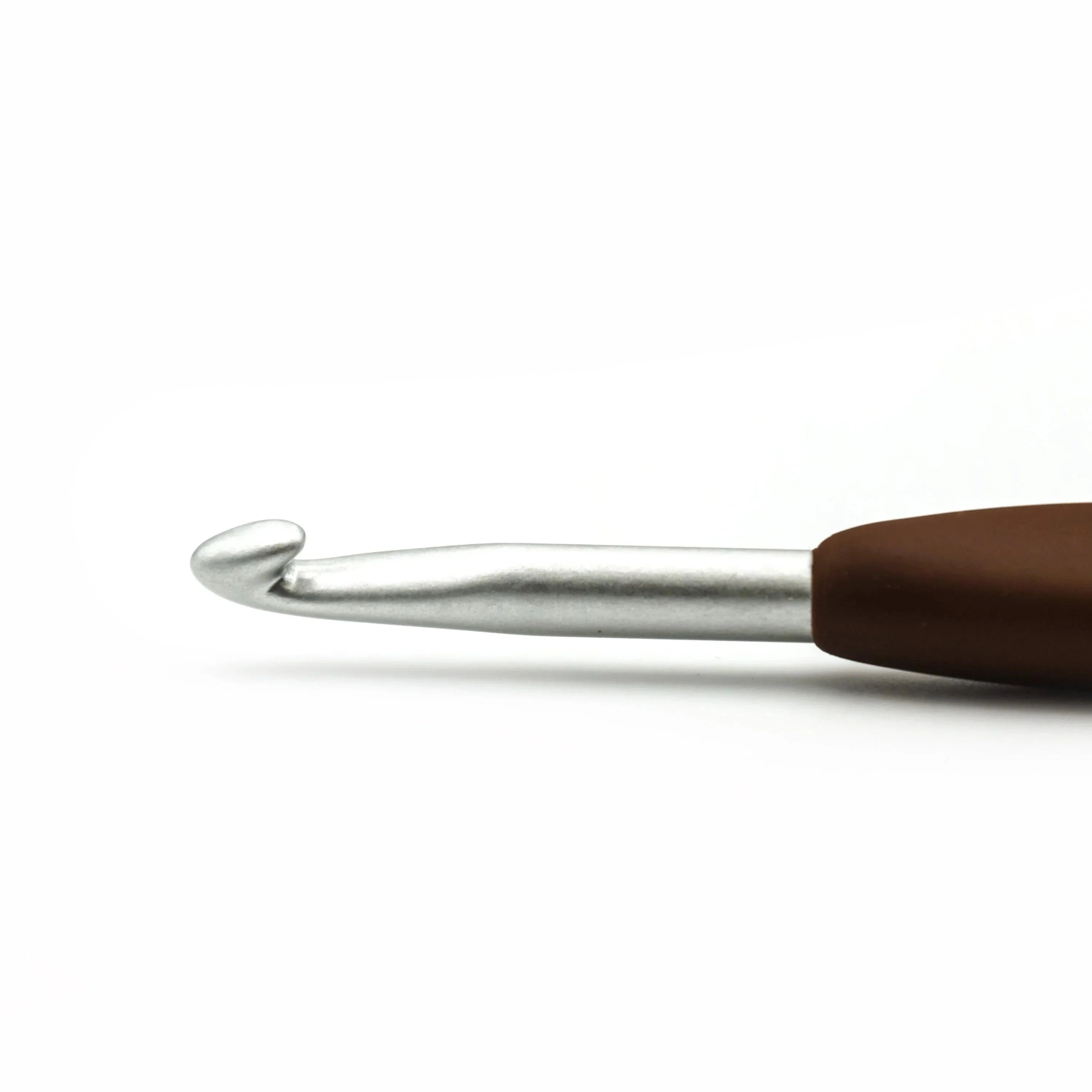 21204-amour-crochet-hook-1.webp