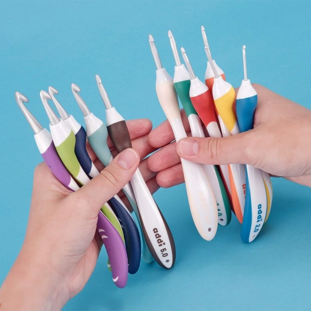 21242-swings-crochet-hook-1.webp