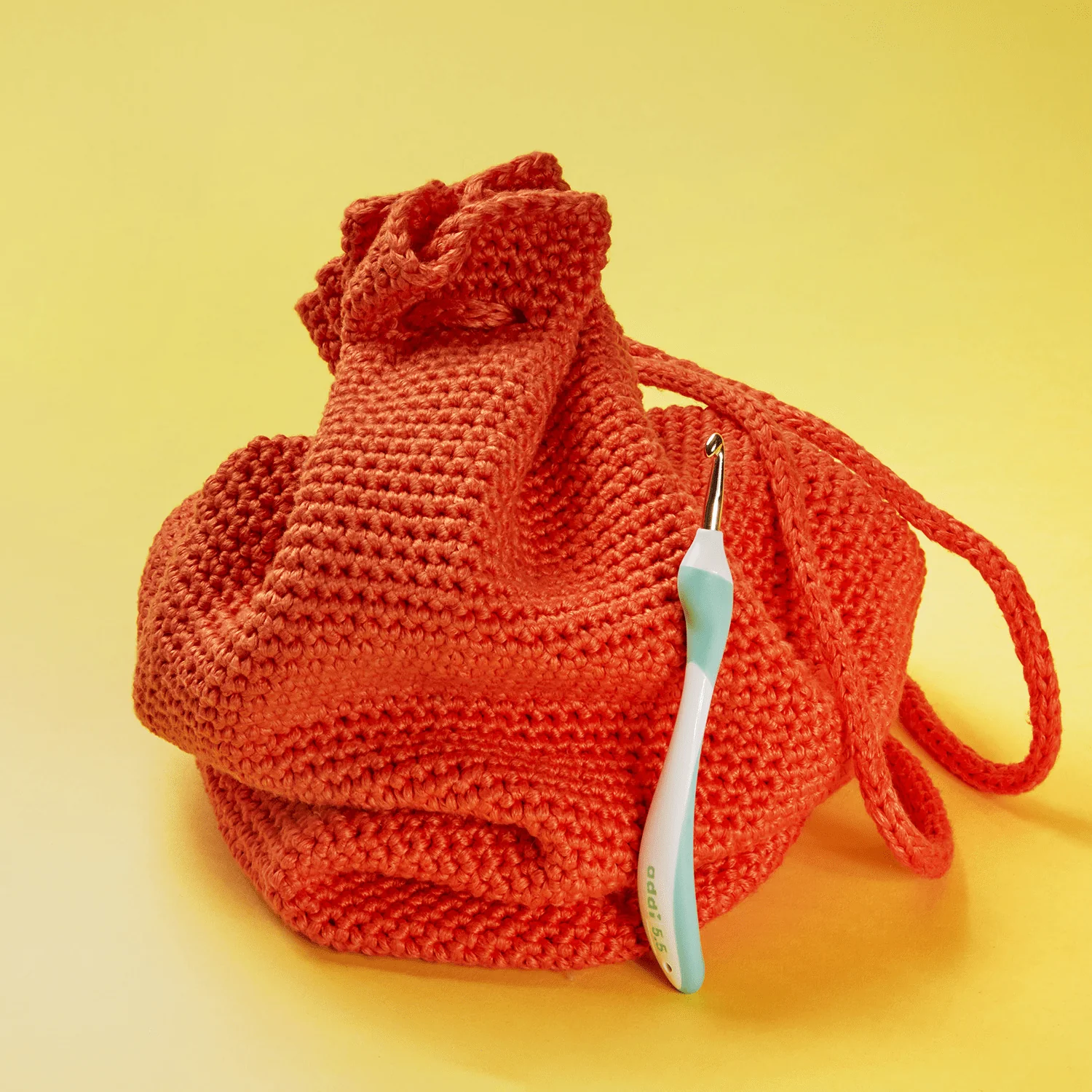 21242-swings-crochet-hook-1.webp
