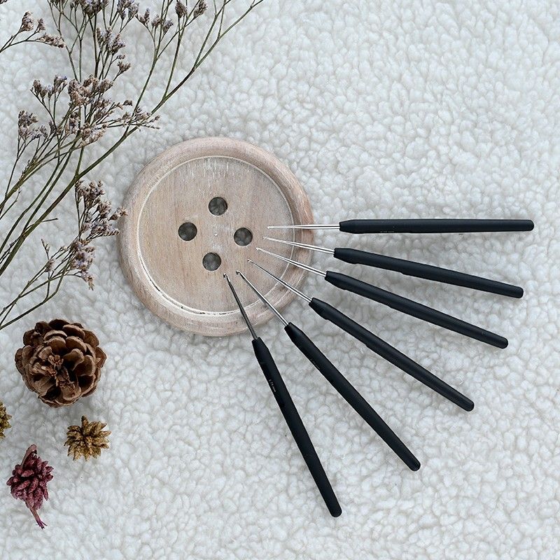 Steel Crochet Hook With Ergonomic Handle