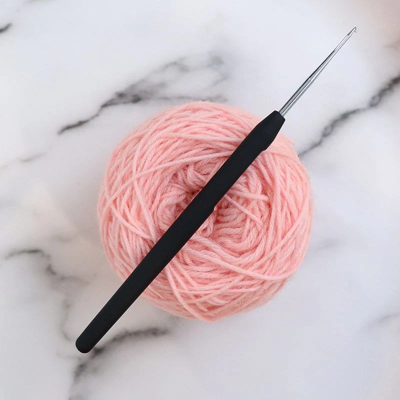 21328-steel-crochet-hook-with-ergonomic-handle-1.webp