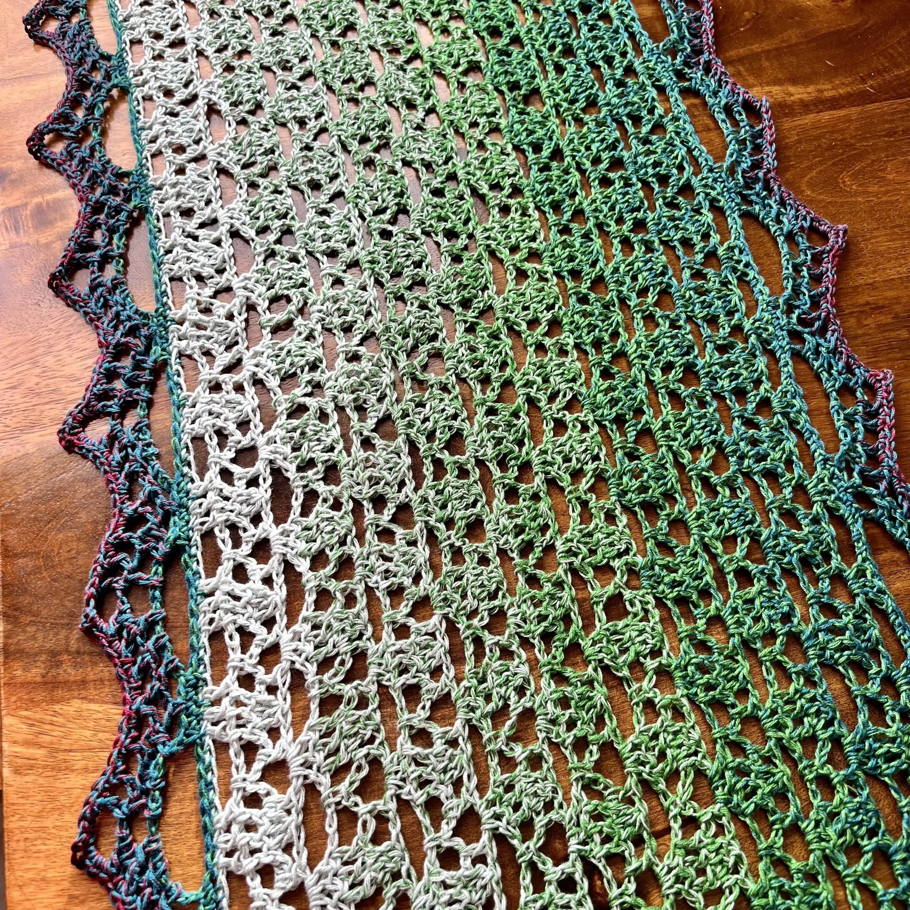 Face Lace - Table Runner