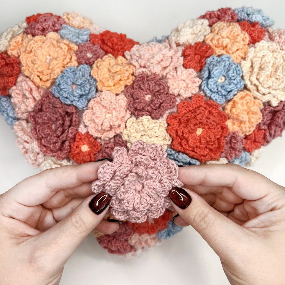 Blooming Heart - Pillow