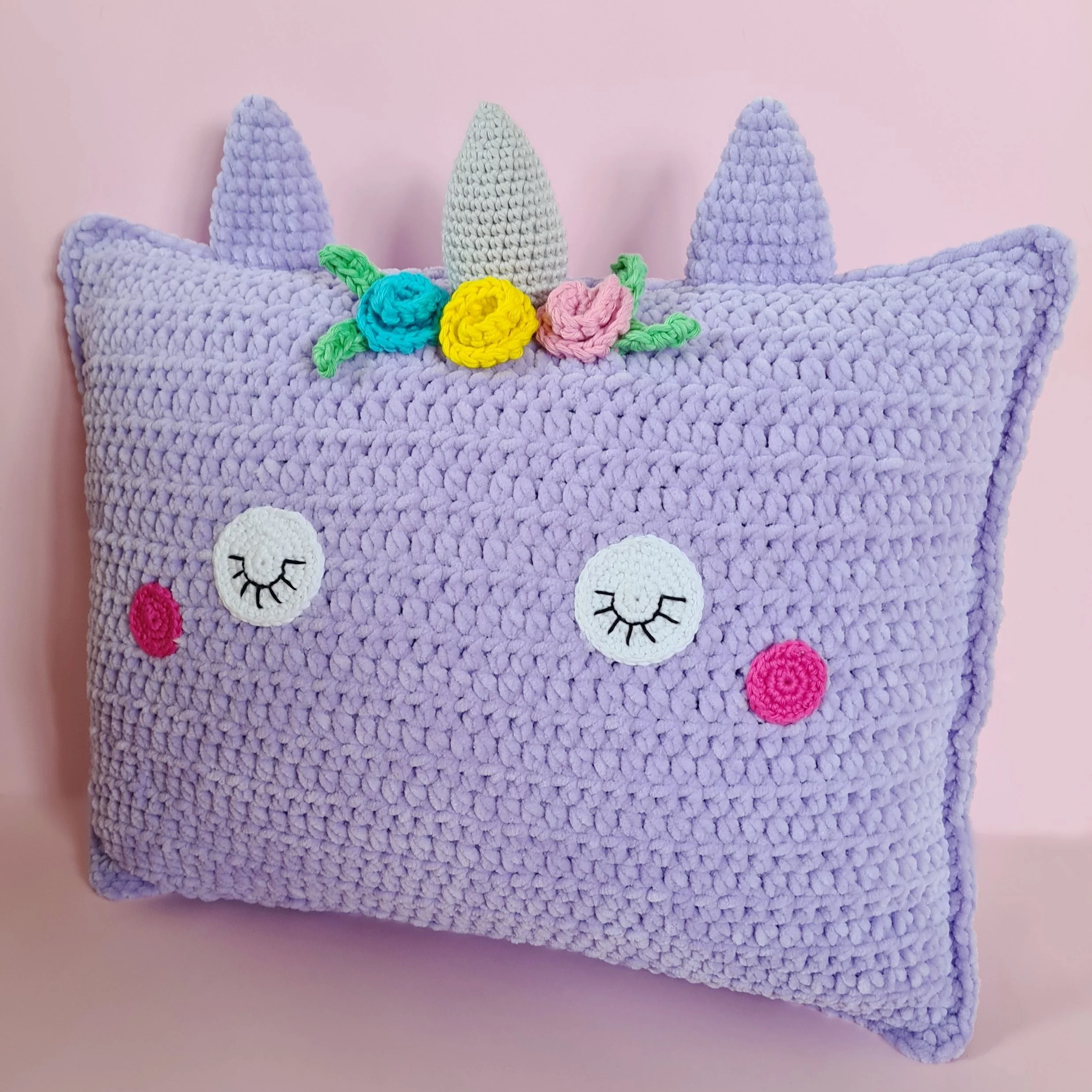 21490-unicorn-pillow-1.webp