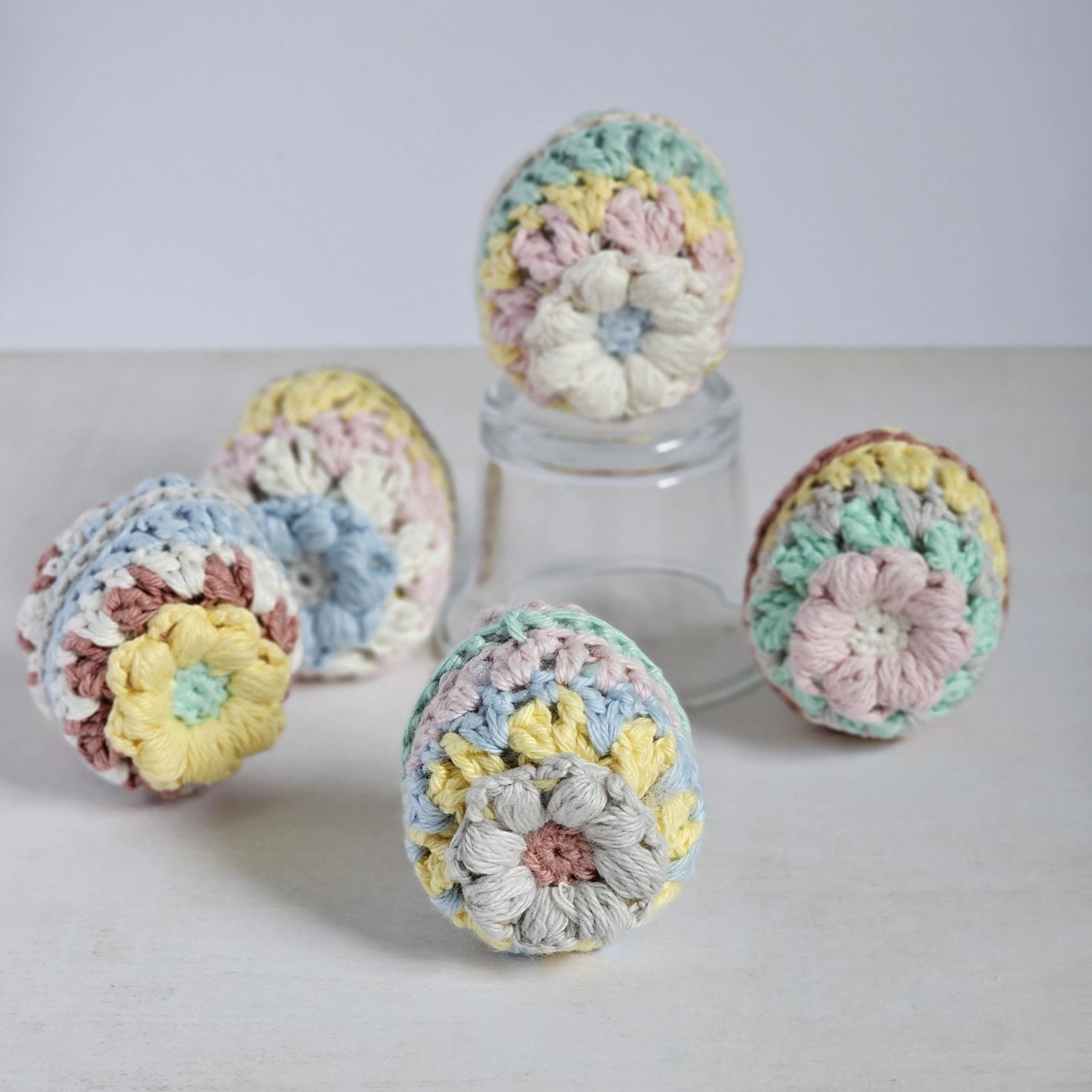 21498-granny-eggs-easter-decor-1.webp