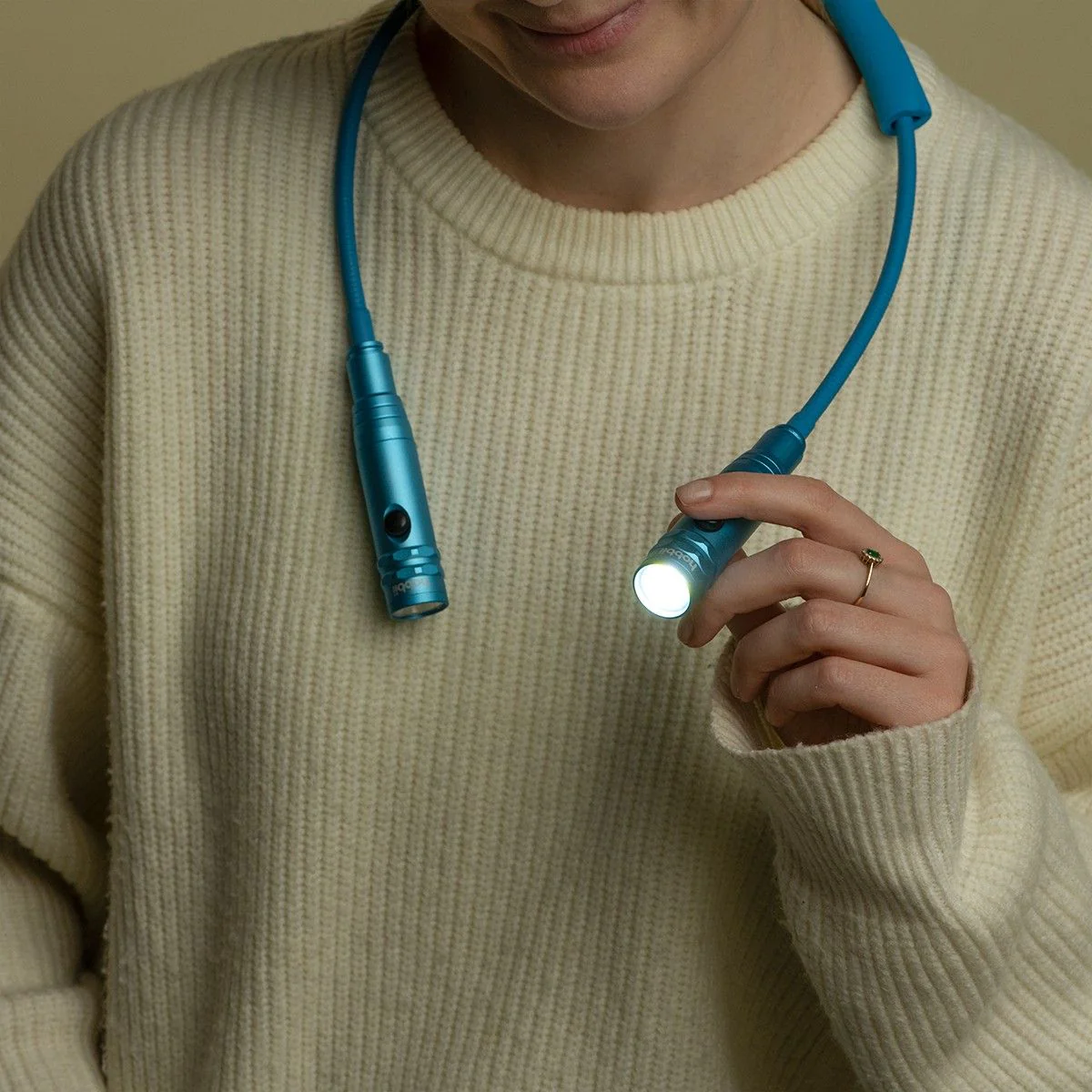 2150-neck-light-deluxe-blue-1.webp