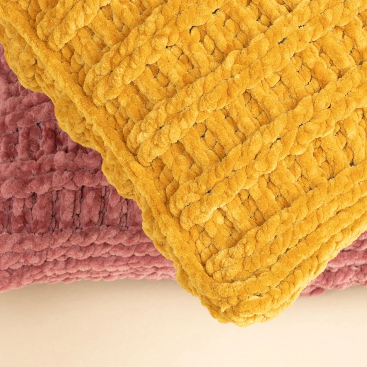 21500-railway-pillow-1.webp