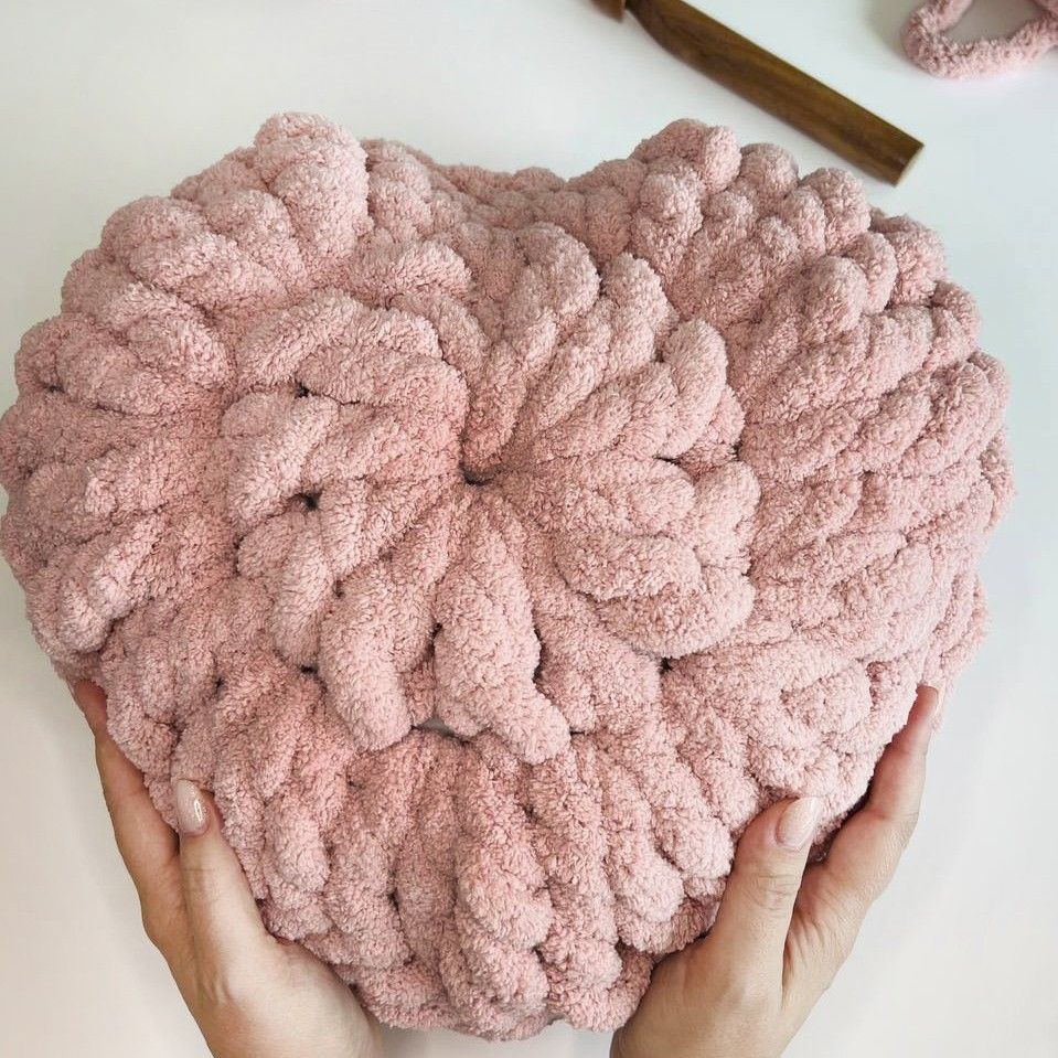 21502-love-pillow-cushion-1.webp