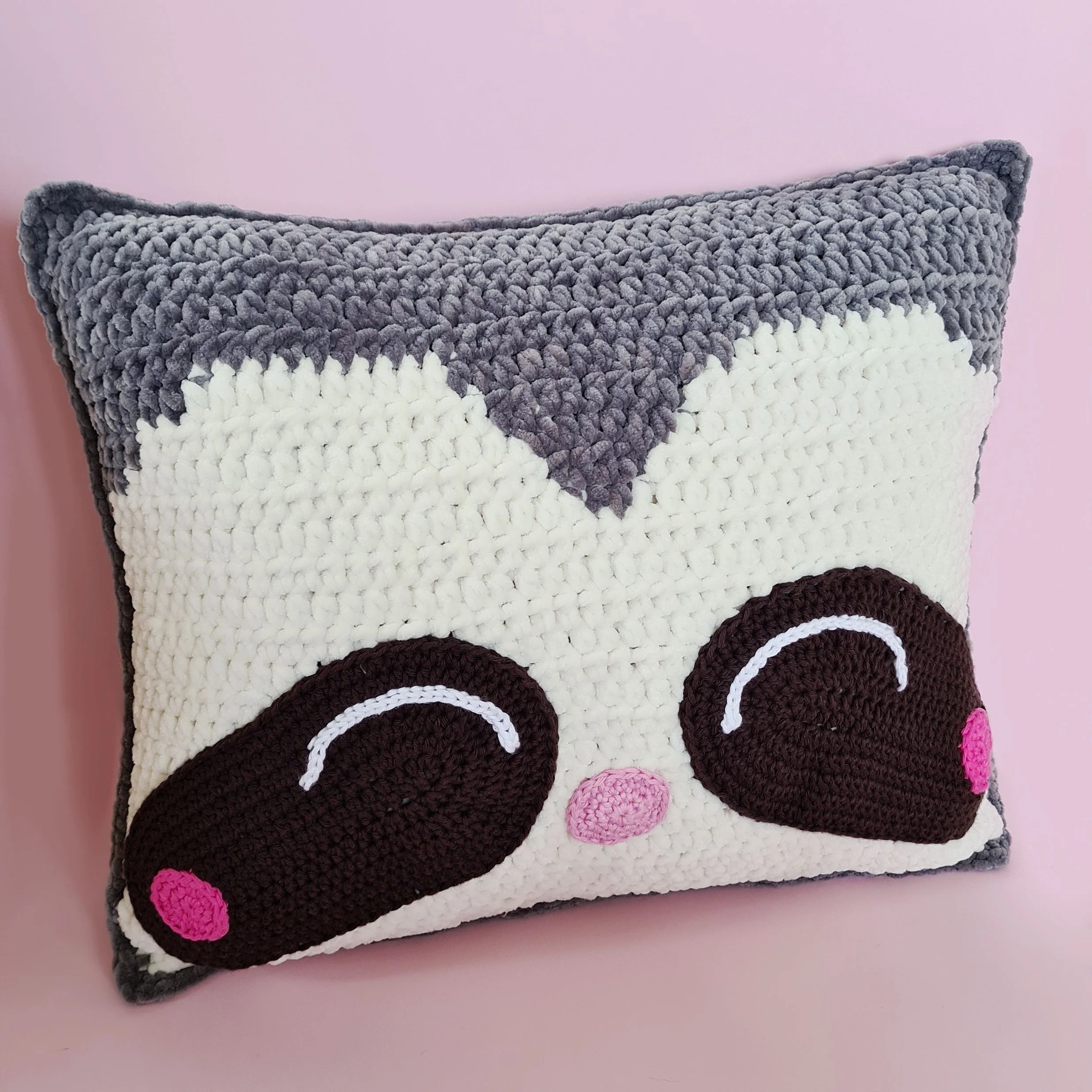 21549-sloth-pillow-1.webp
