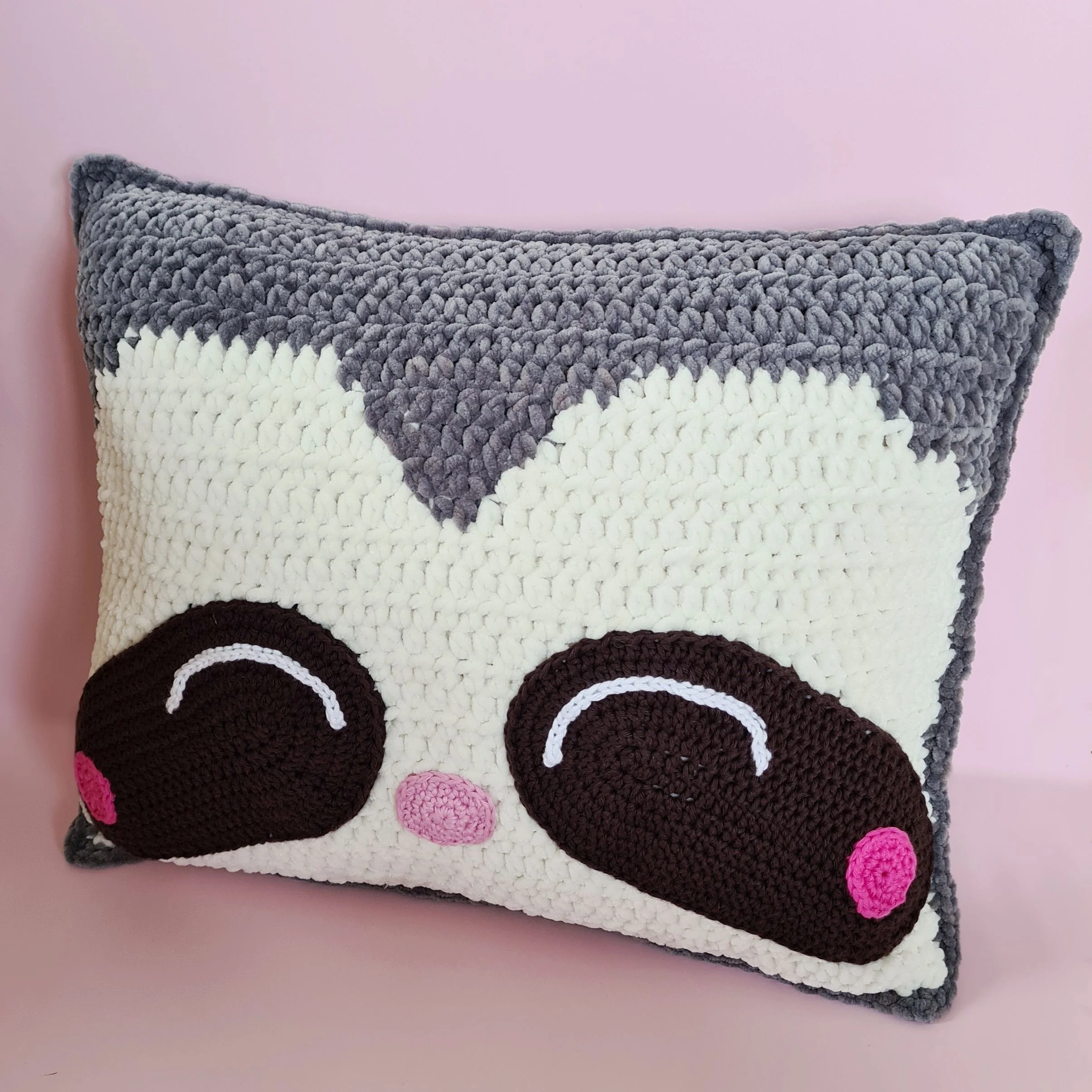 21549-sloth-pillow-1.webp
