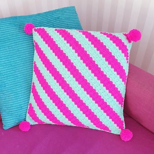 21569-grl-pwr-pillow-1.webp