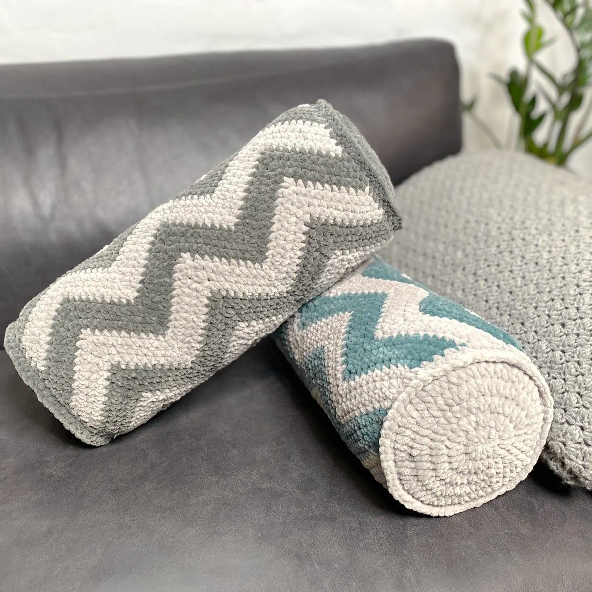 21580-mountains-pillow-cylinder-1.webp