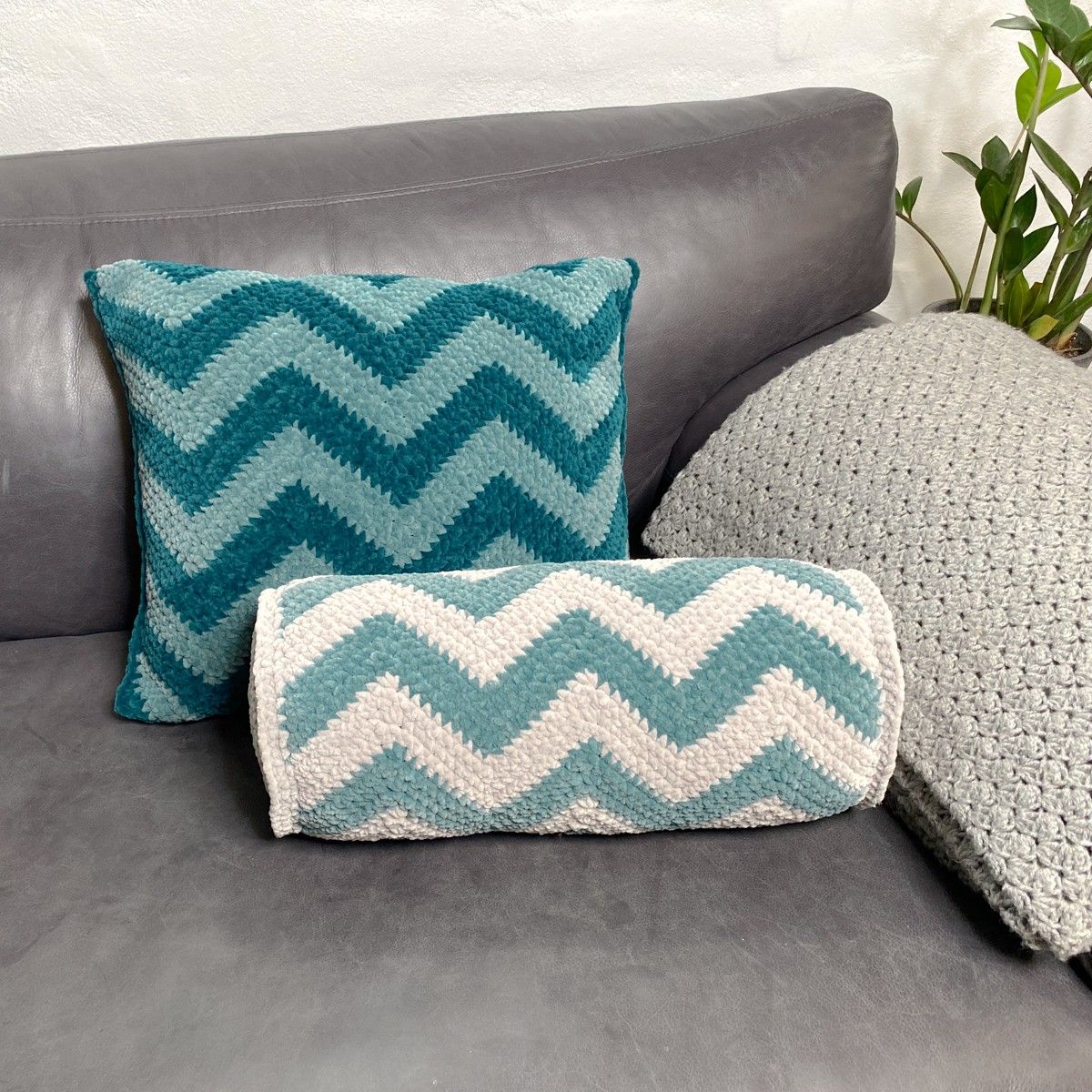 21580-mountains-pillow-cylinder-1.webp