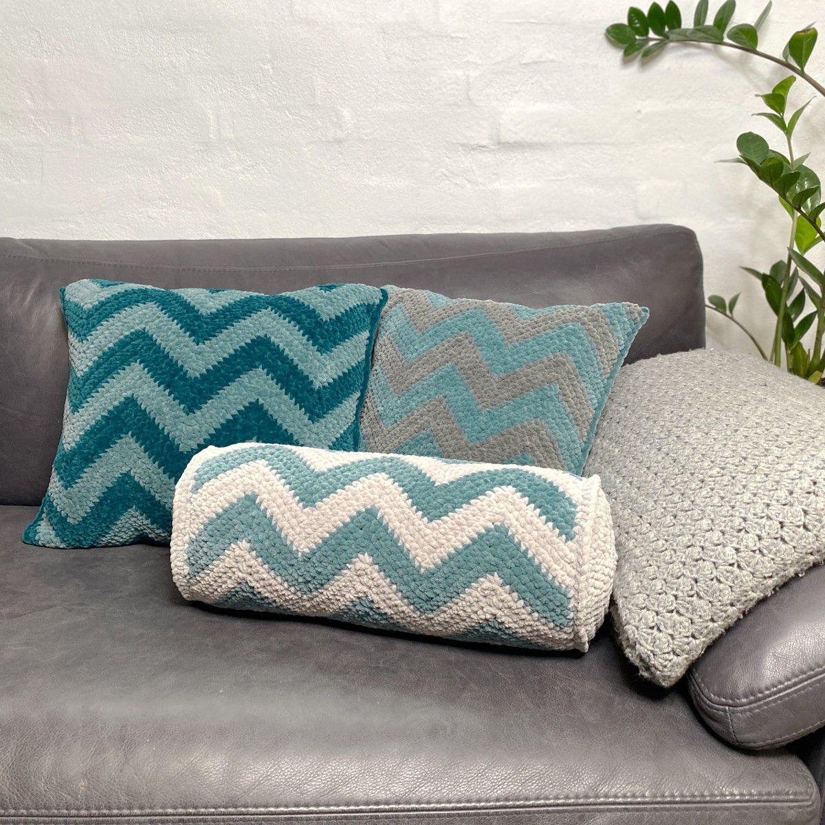 21580-mountains-pillow-cylinder-1.webp