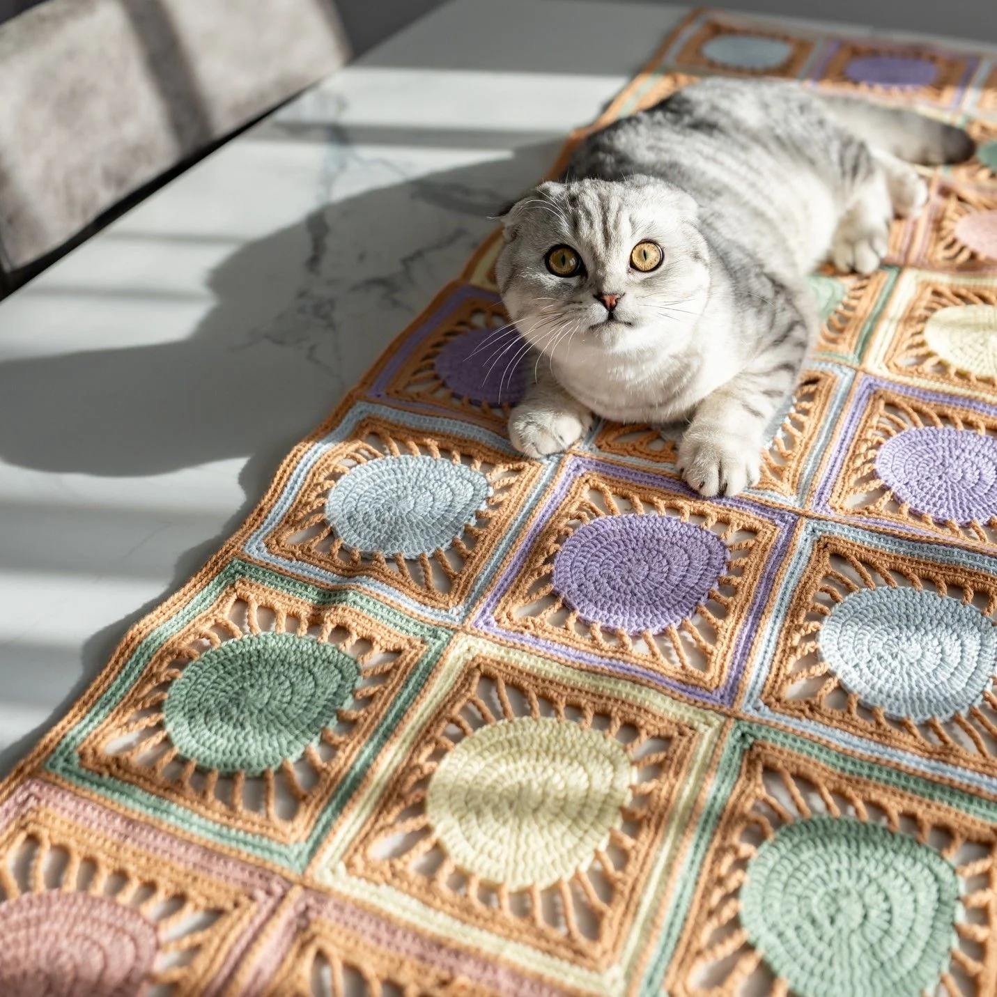 21585-egg-stravagant-table-runner-1.webp