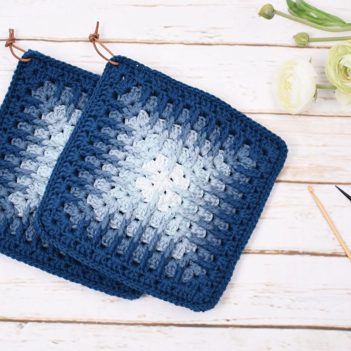 21609-granny-grooves-mix-potholders-1.webp