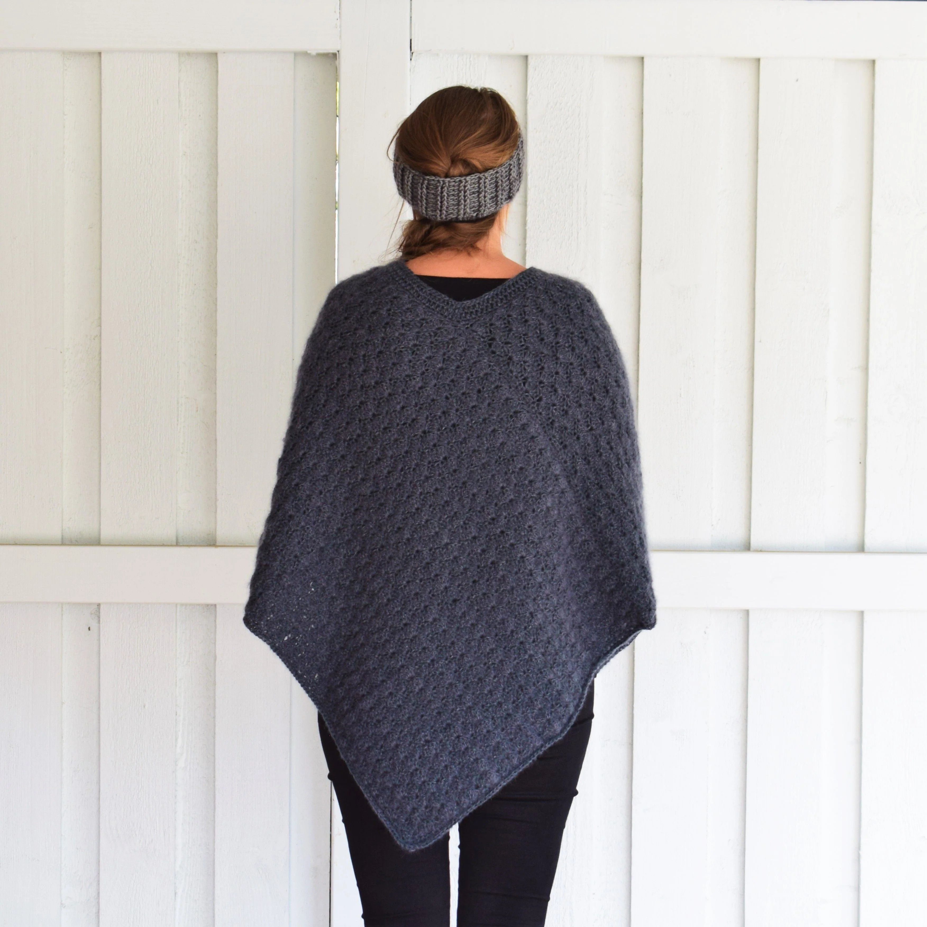 21611-winter-shells-poncho-evergreen-1.webp