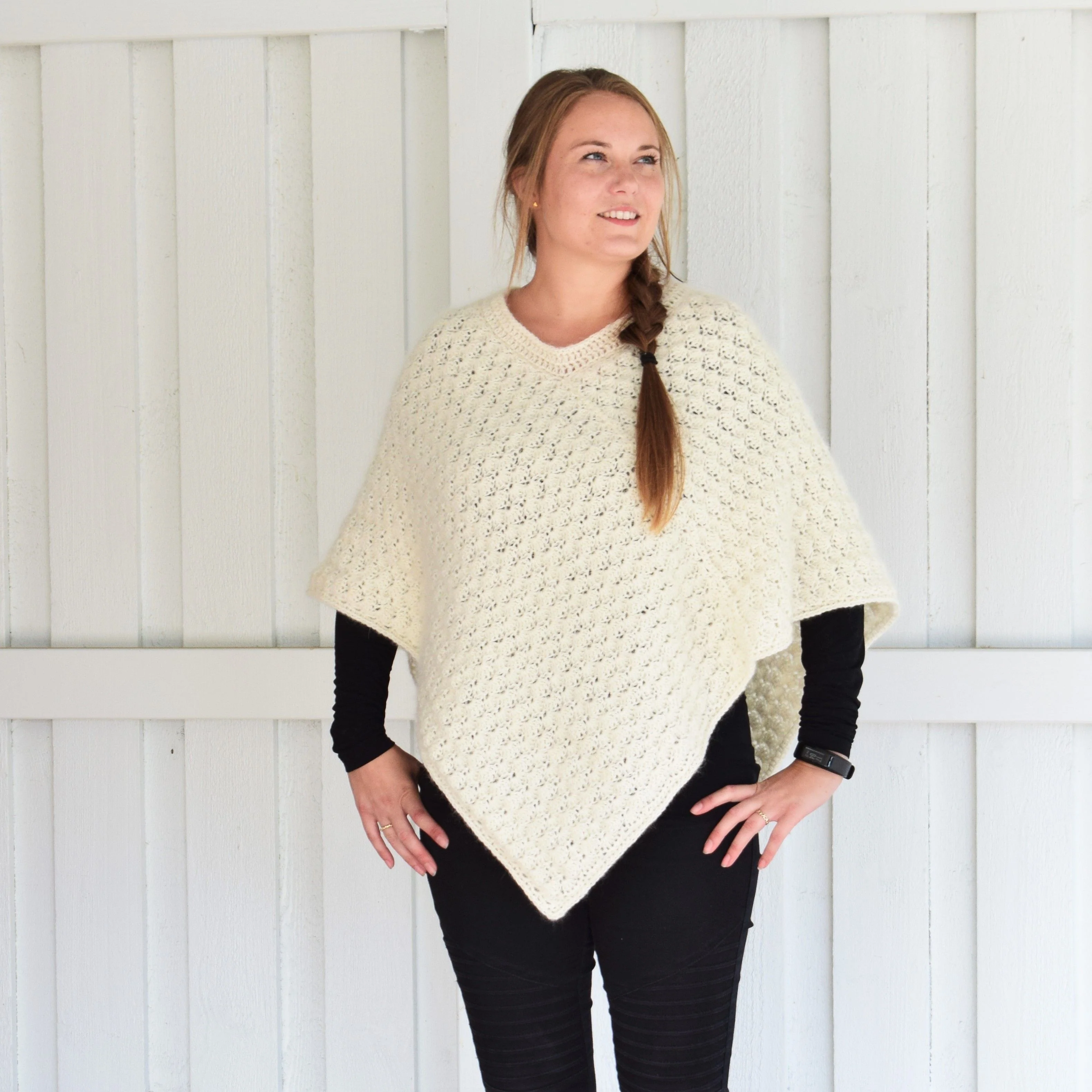 21611-winter-shells-poncho-evergreen-1.webp