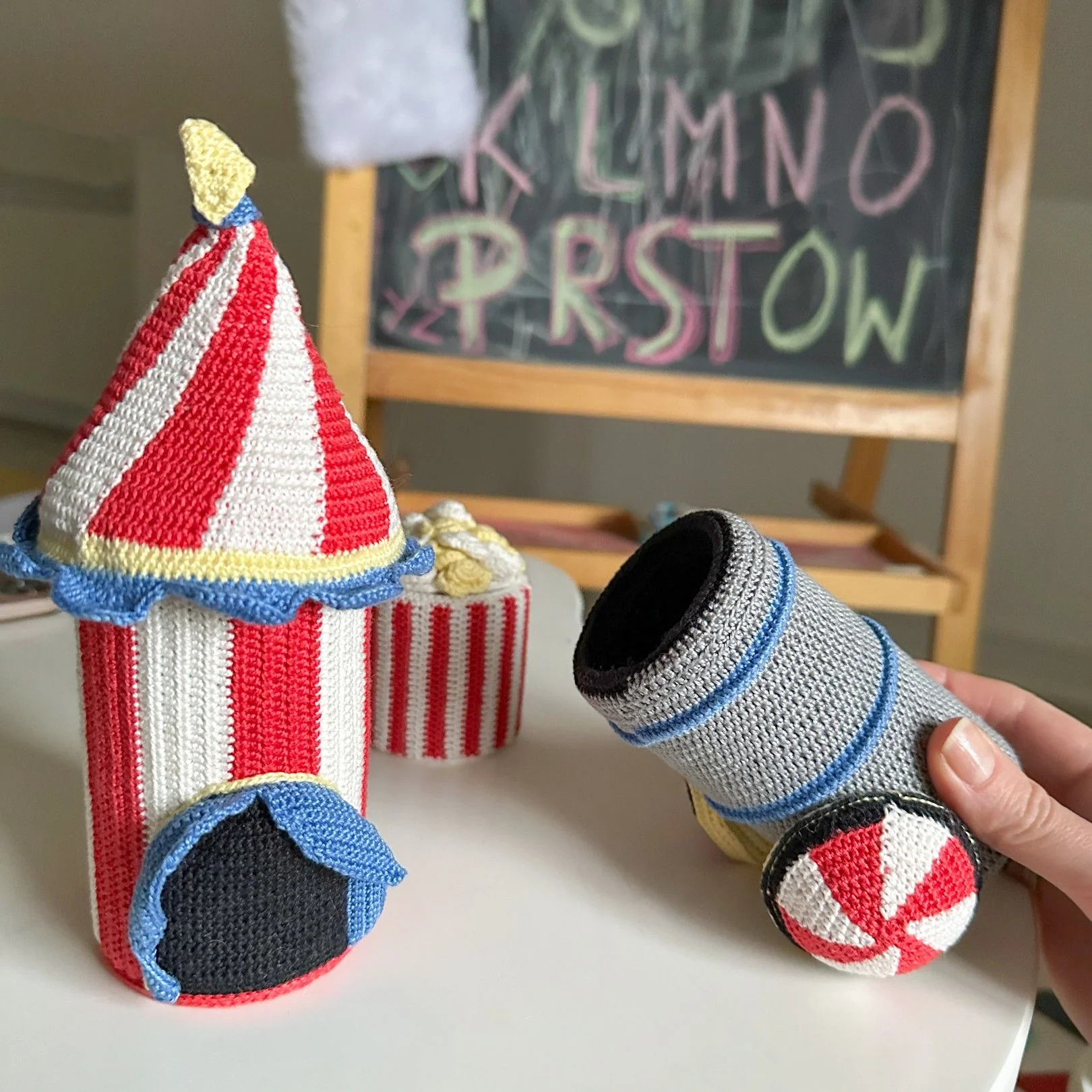 21616-circus-pencil-holders-1.webp