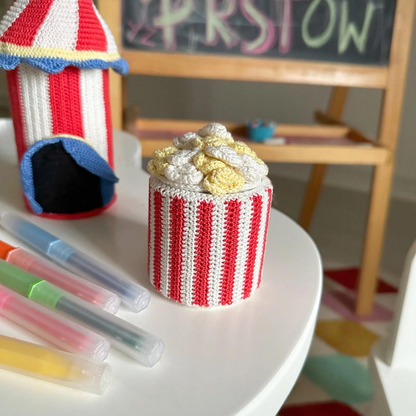 21616-circus-pencil-holders-1.webp