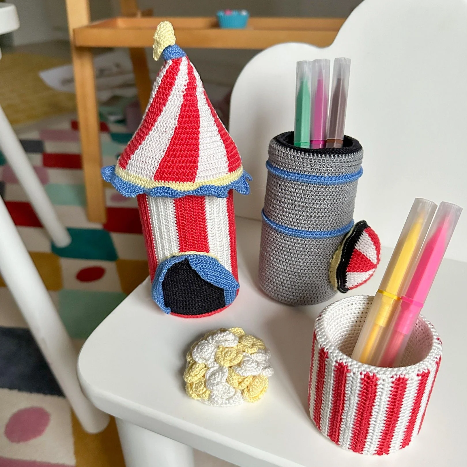 21616-circus-pencil-holders-1.webp